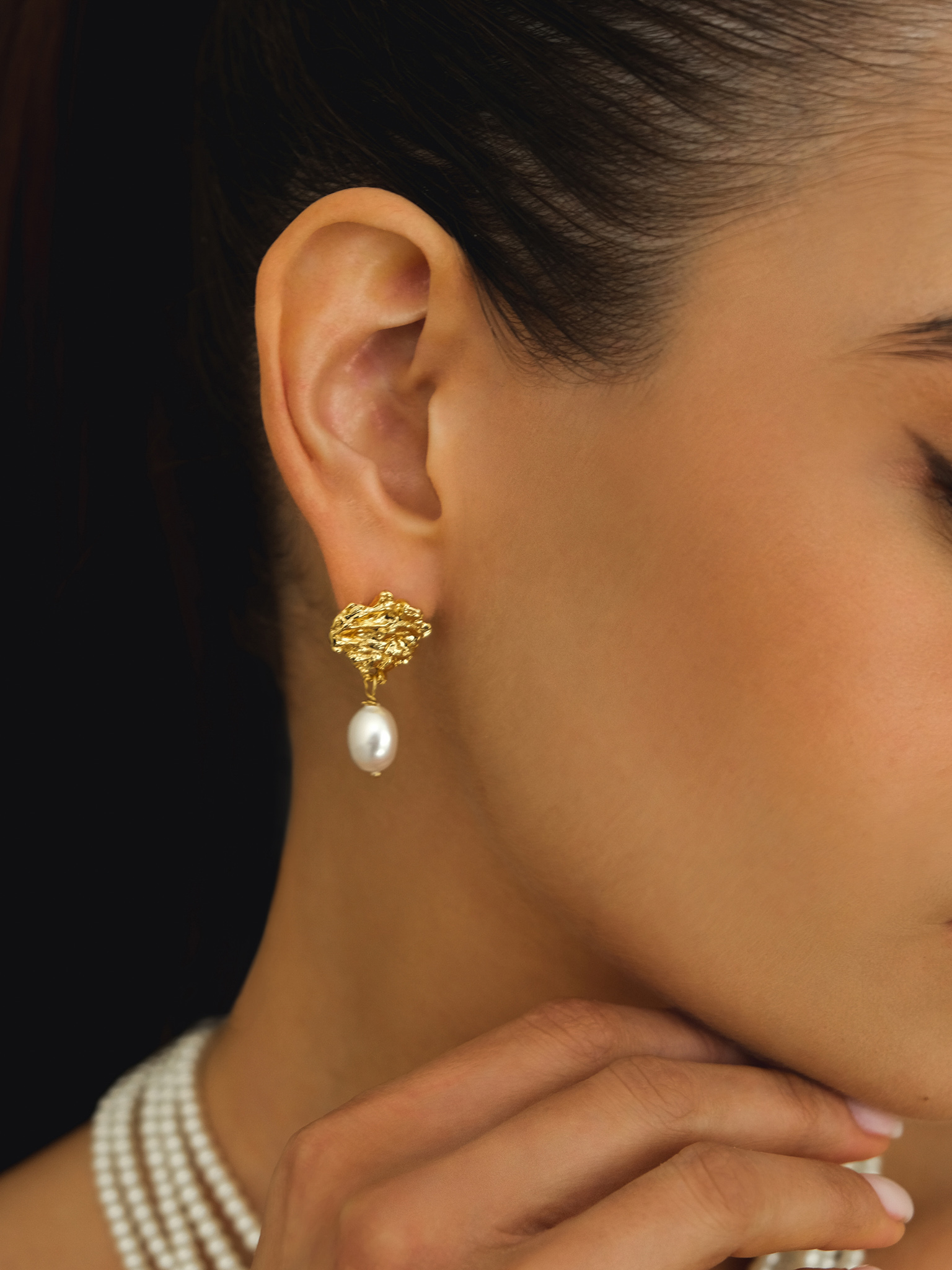 Textured earrings with pearl pendants