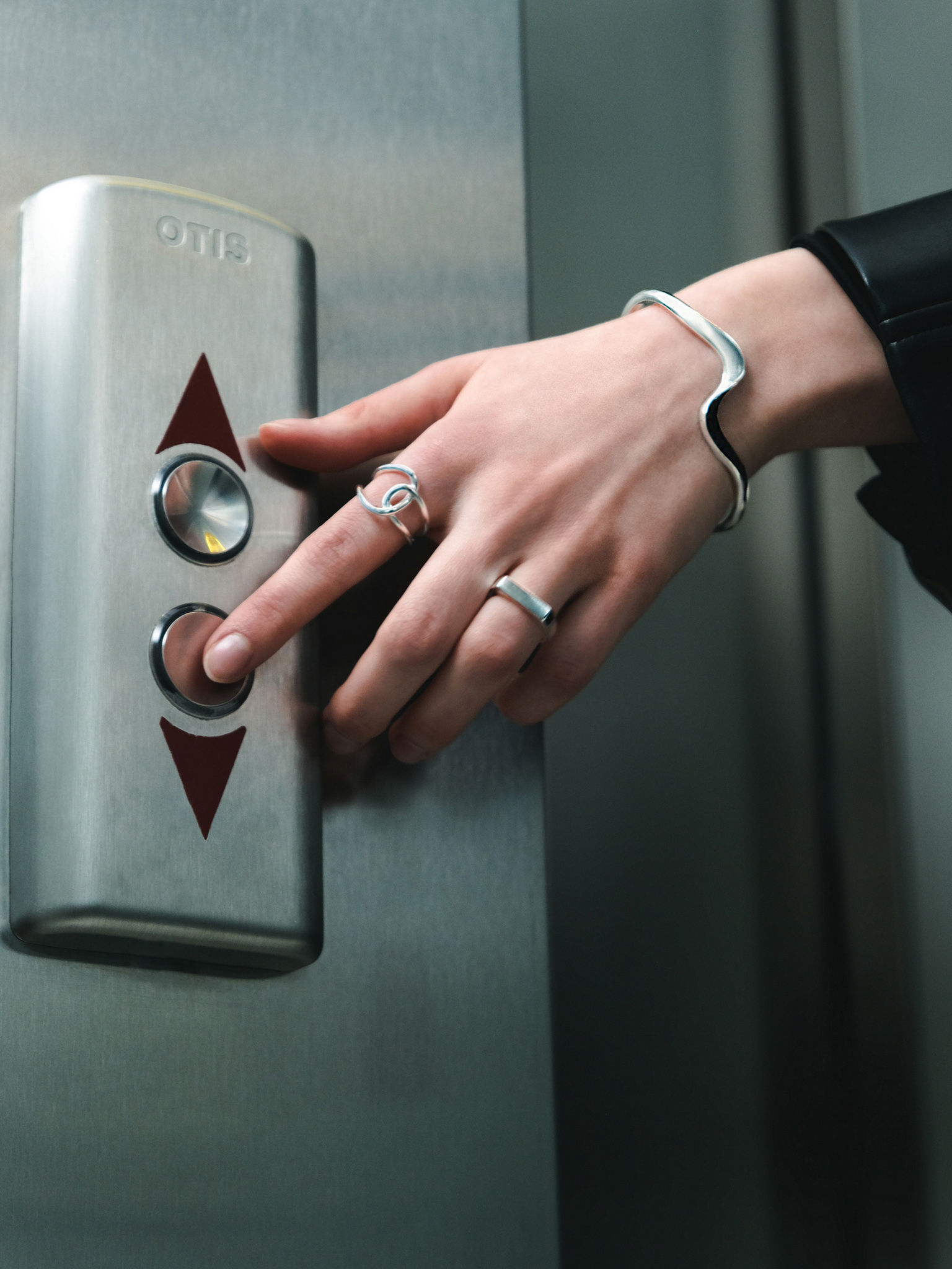 Сет из двух серебристых колец