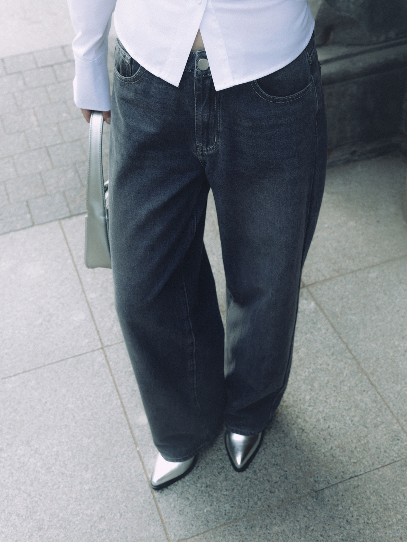 Loose low-rise jeans