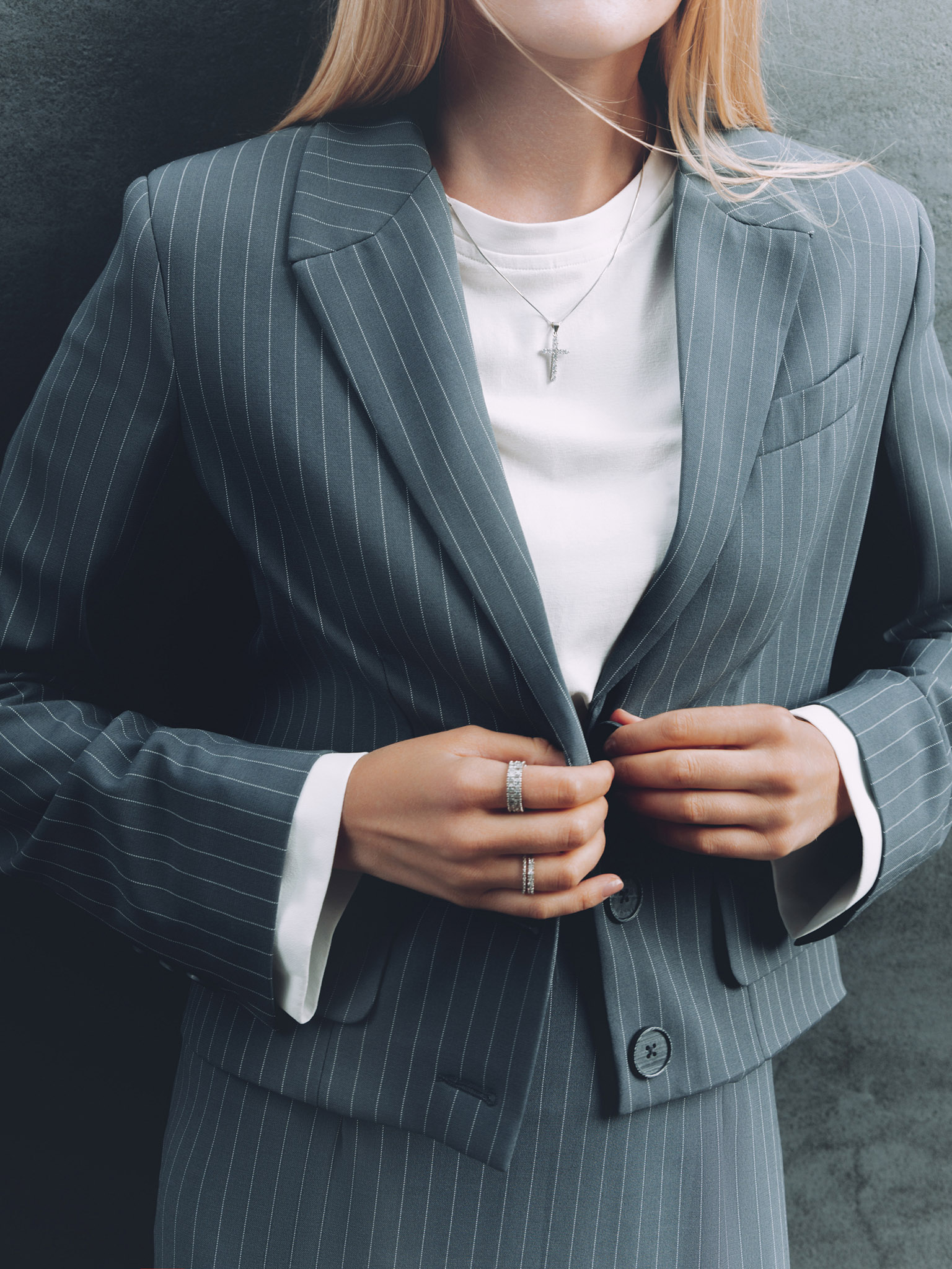 Укороченный жакет в мелкую полоску