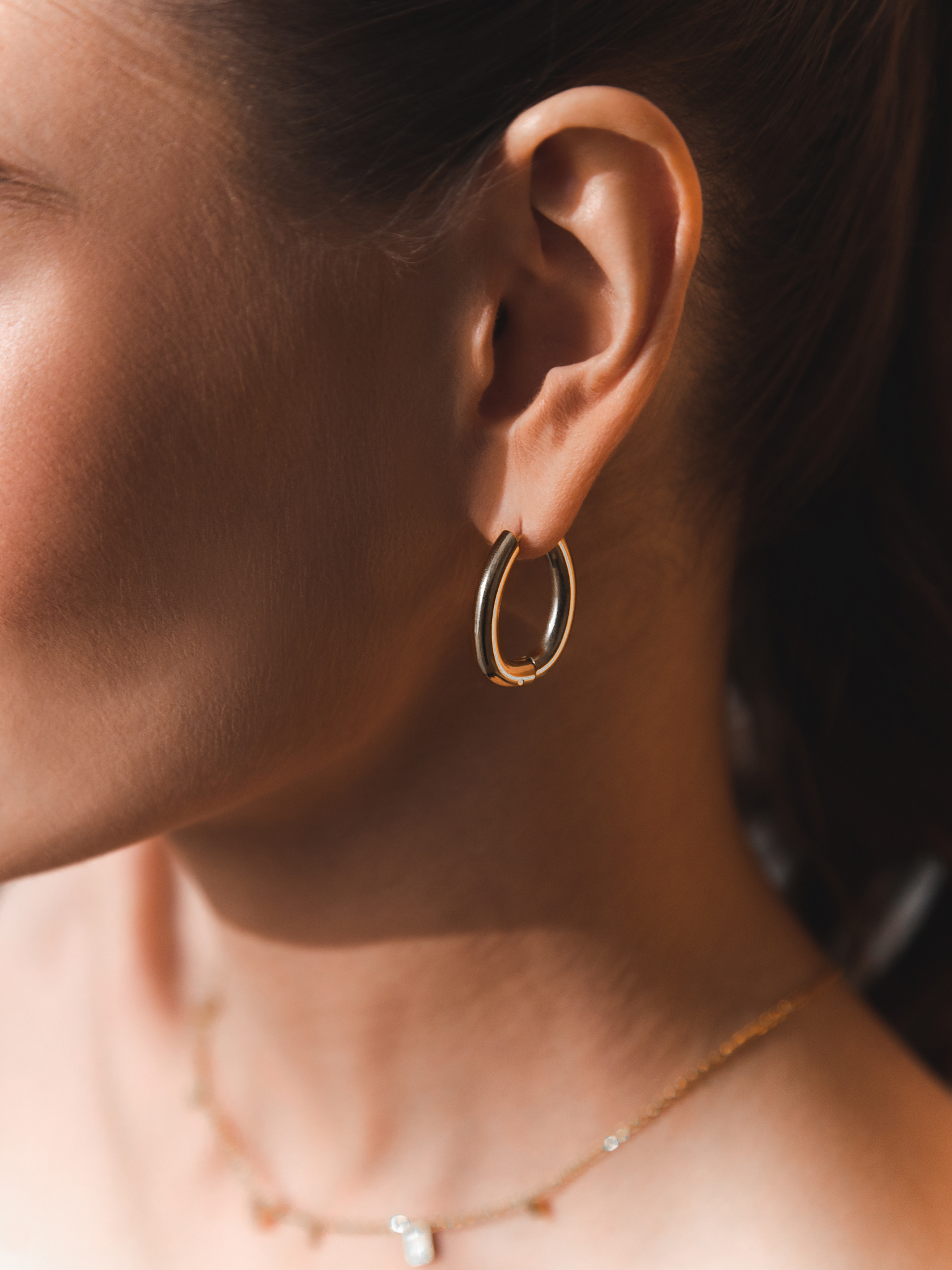 Smooth metal hoop earrings