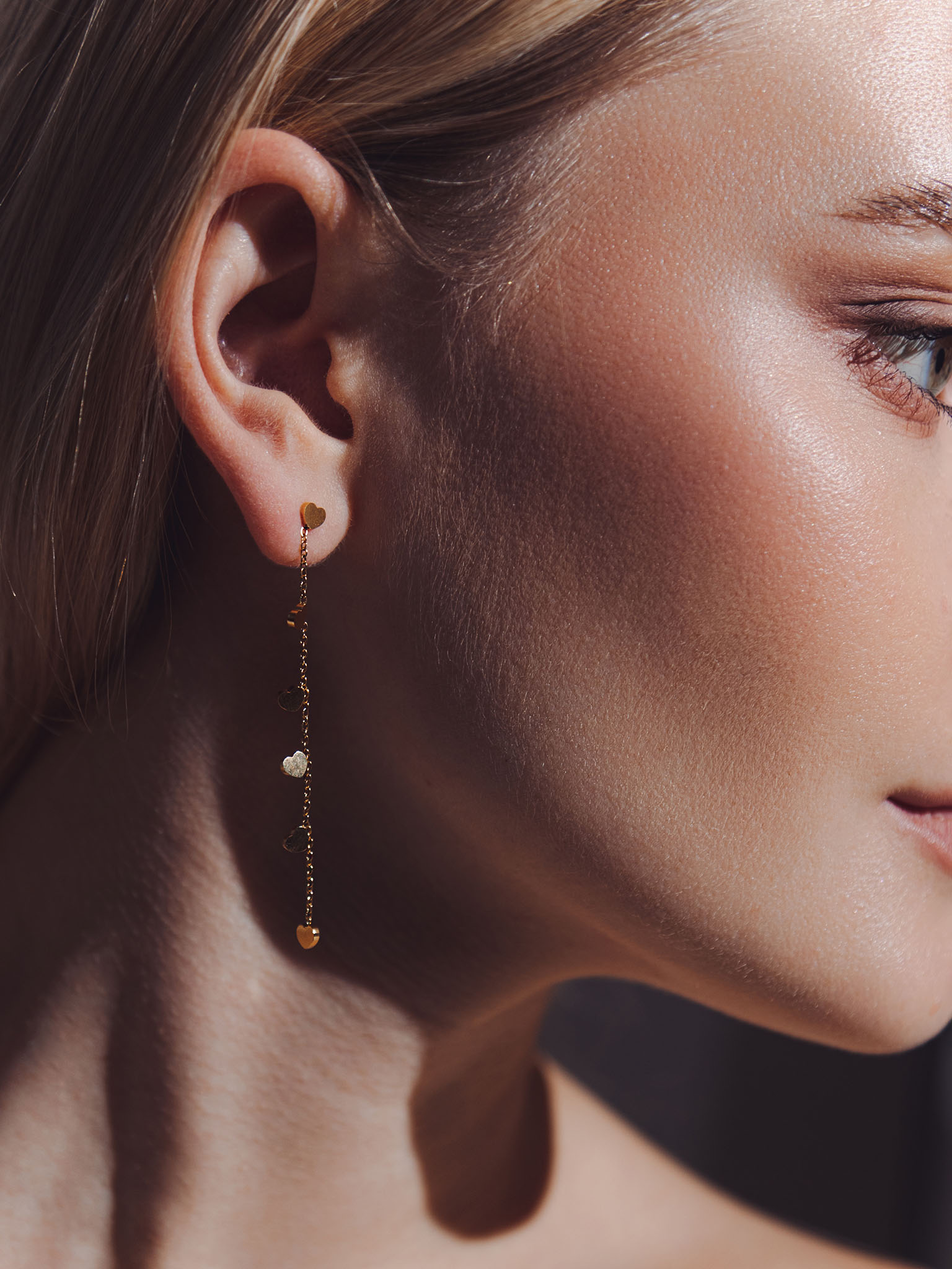 Chain pendant earrings with heart decor