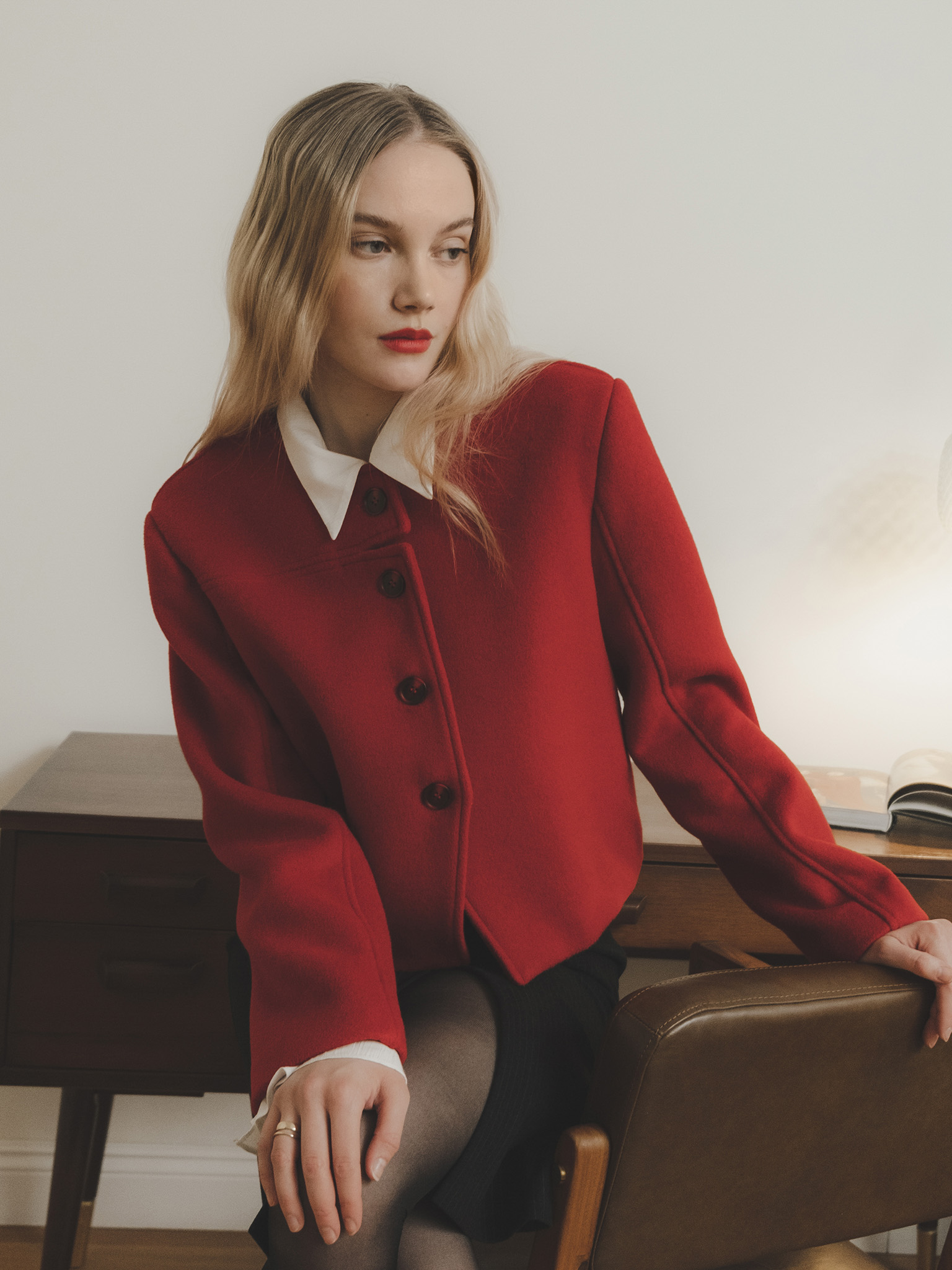 سترة صوفية بأزرار كبيرة