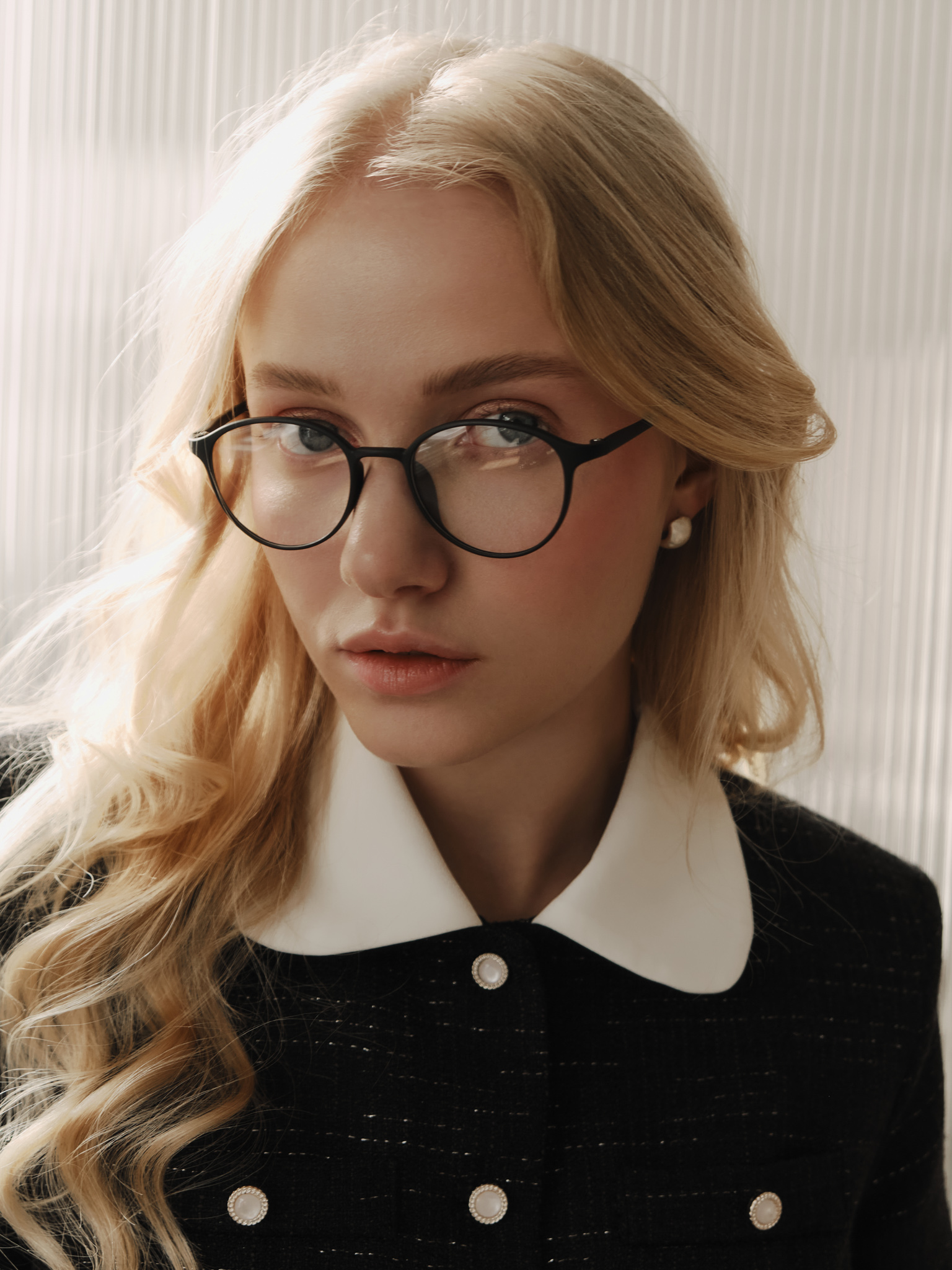 Decorative glasses with round lenses