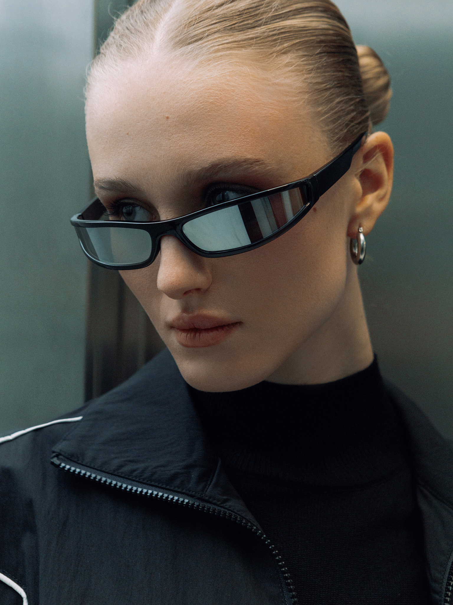 Солнцезащитные очки с зеркальными линзами