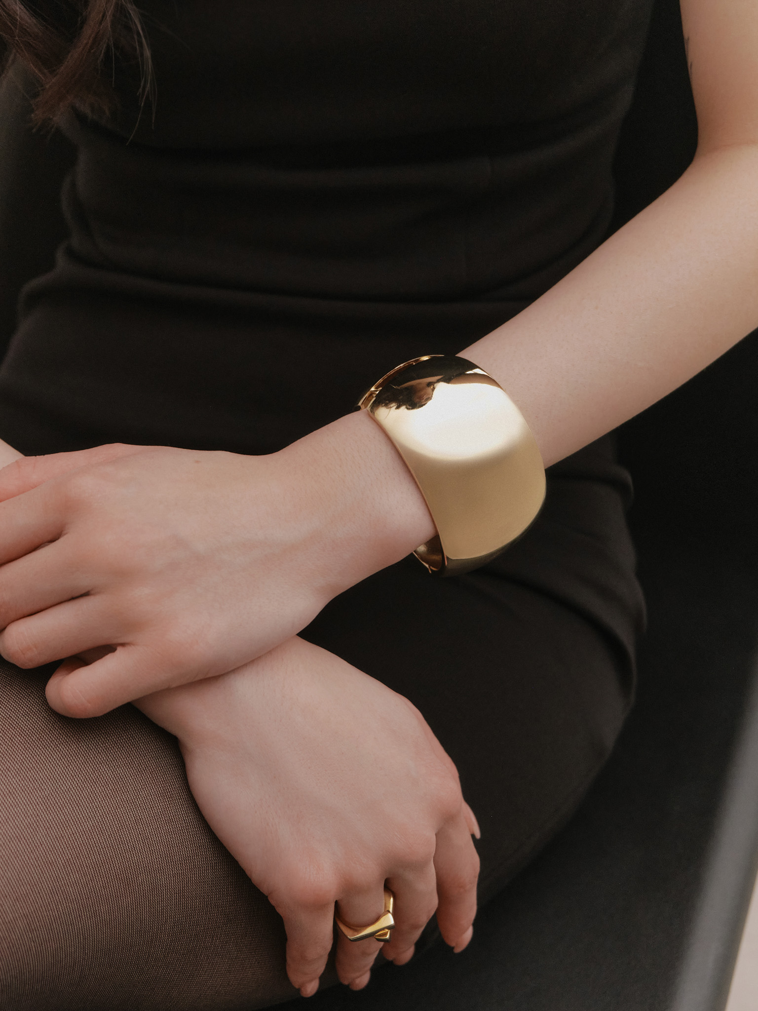 Bulky silvertone bracelet