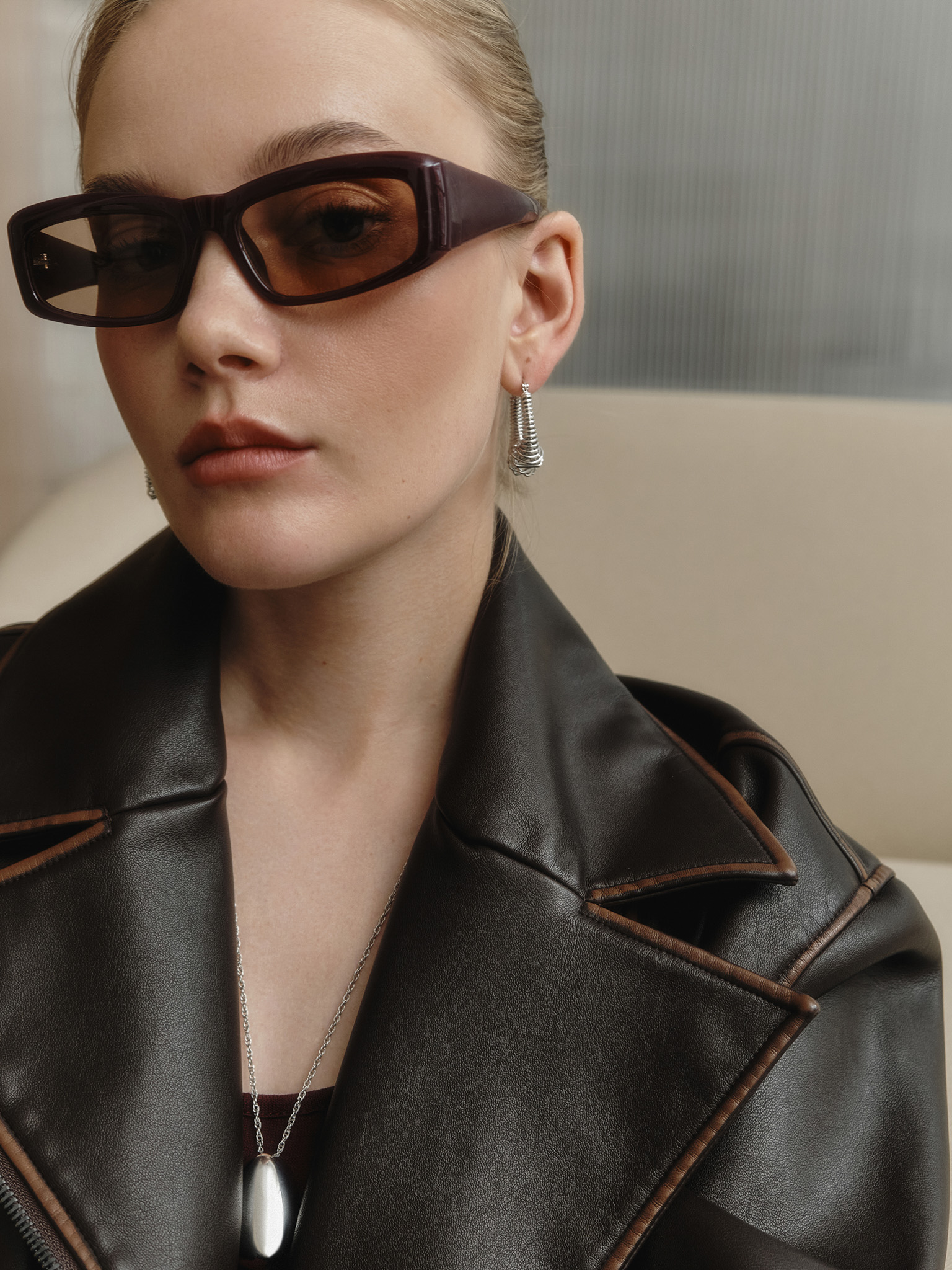 Sunglasses with large lenses