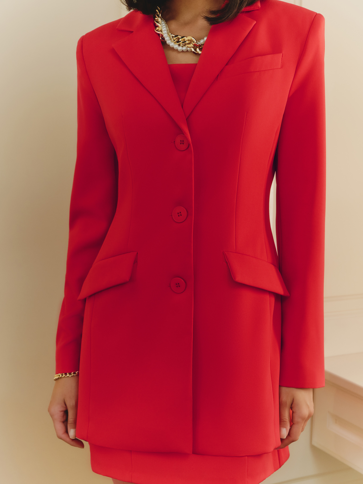 Приталенный жакет однобортного кроя