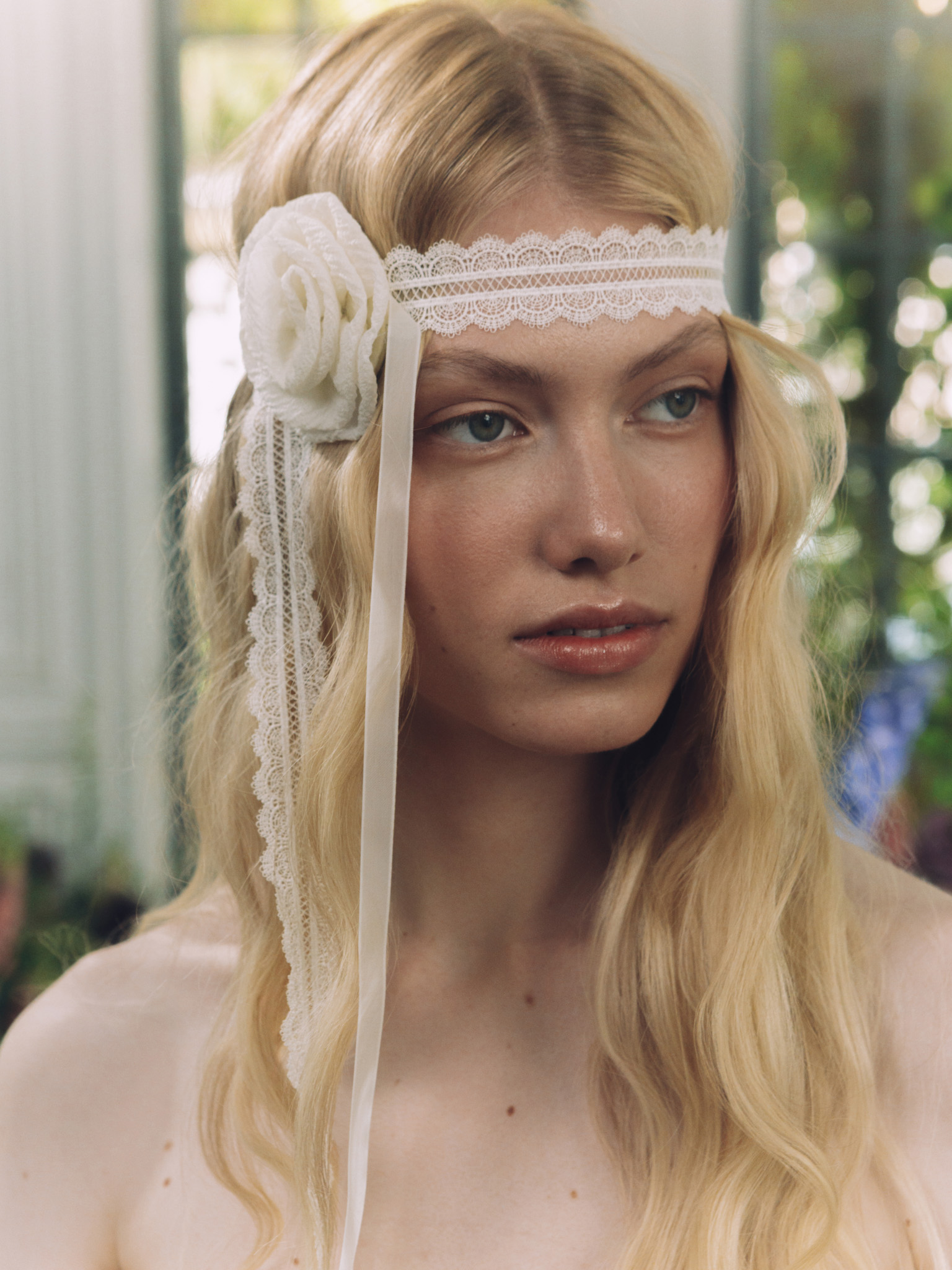 Чокер-лента с цветком в тон