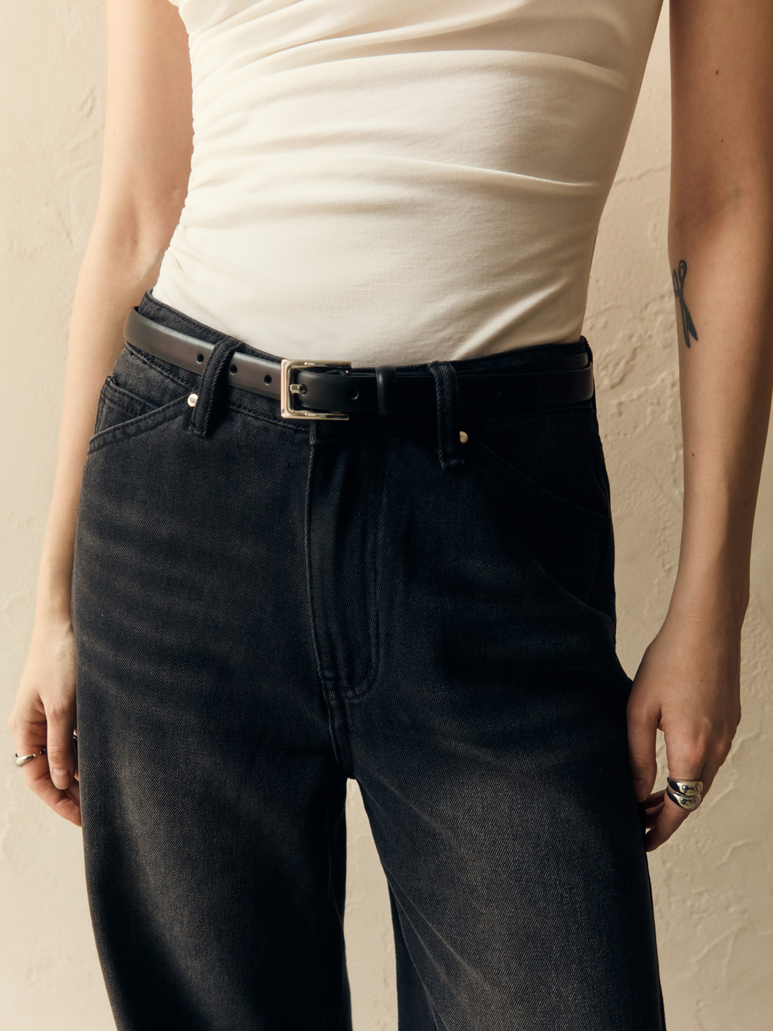 Slim leather belt with rectangular buckle