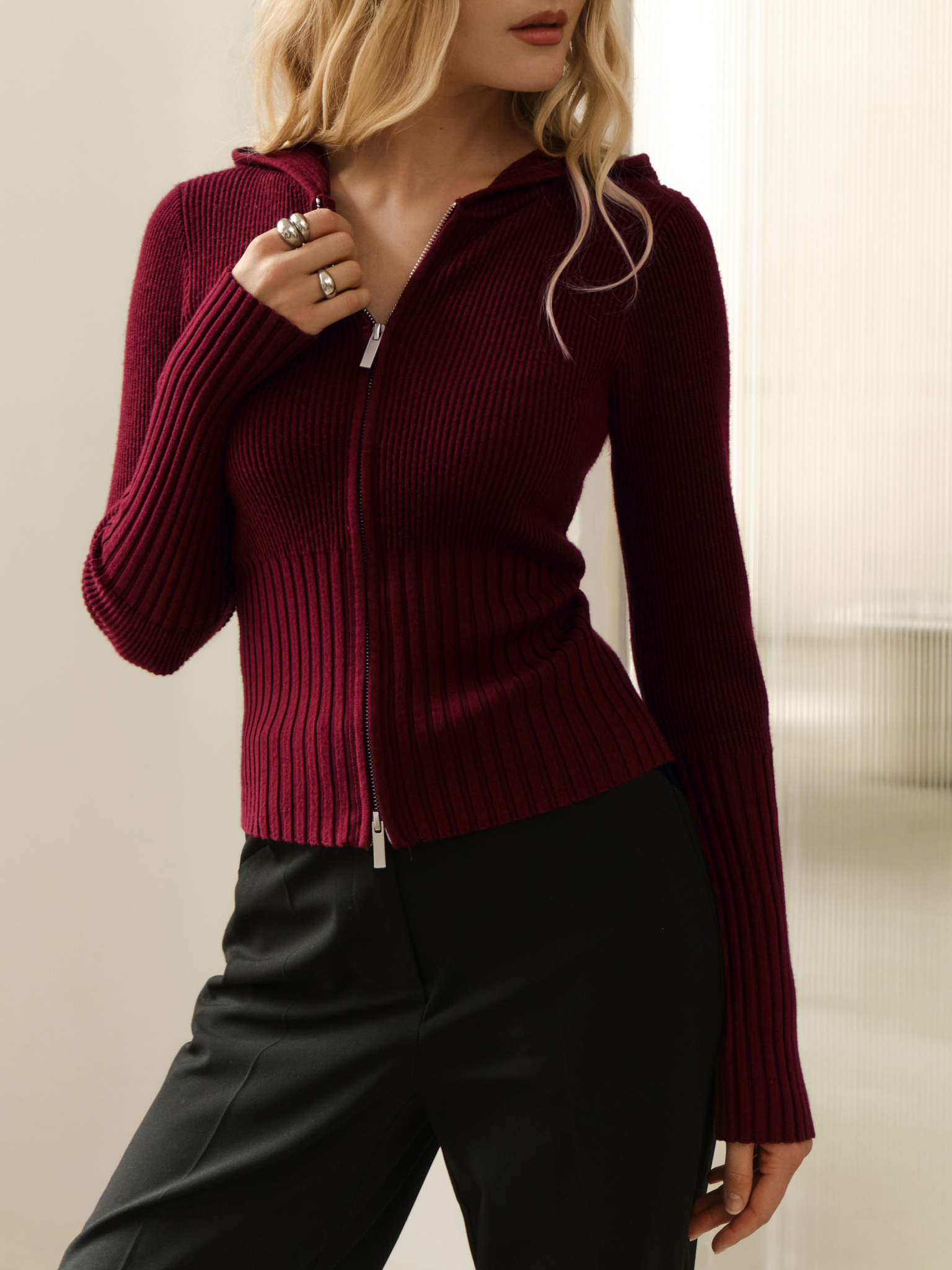 Rib-knit cardigan with zip fastening