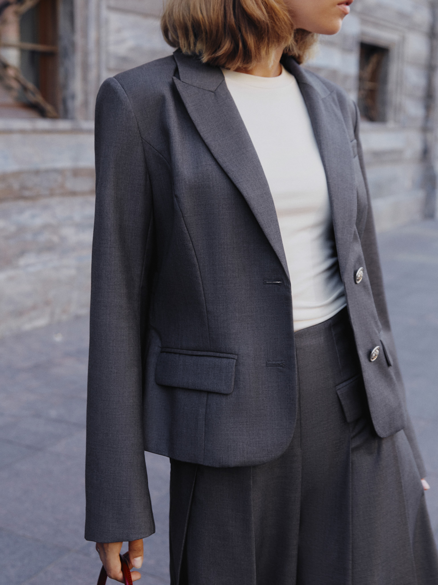 Single-breasted fitted jacket in suiting fabric