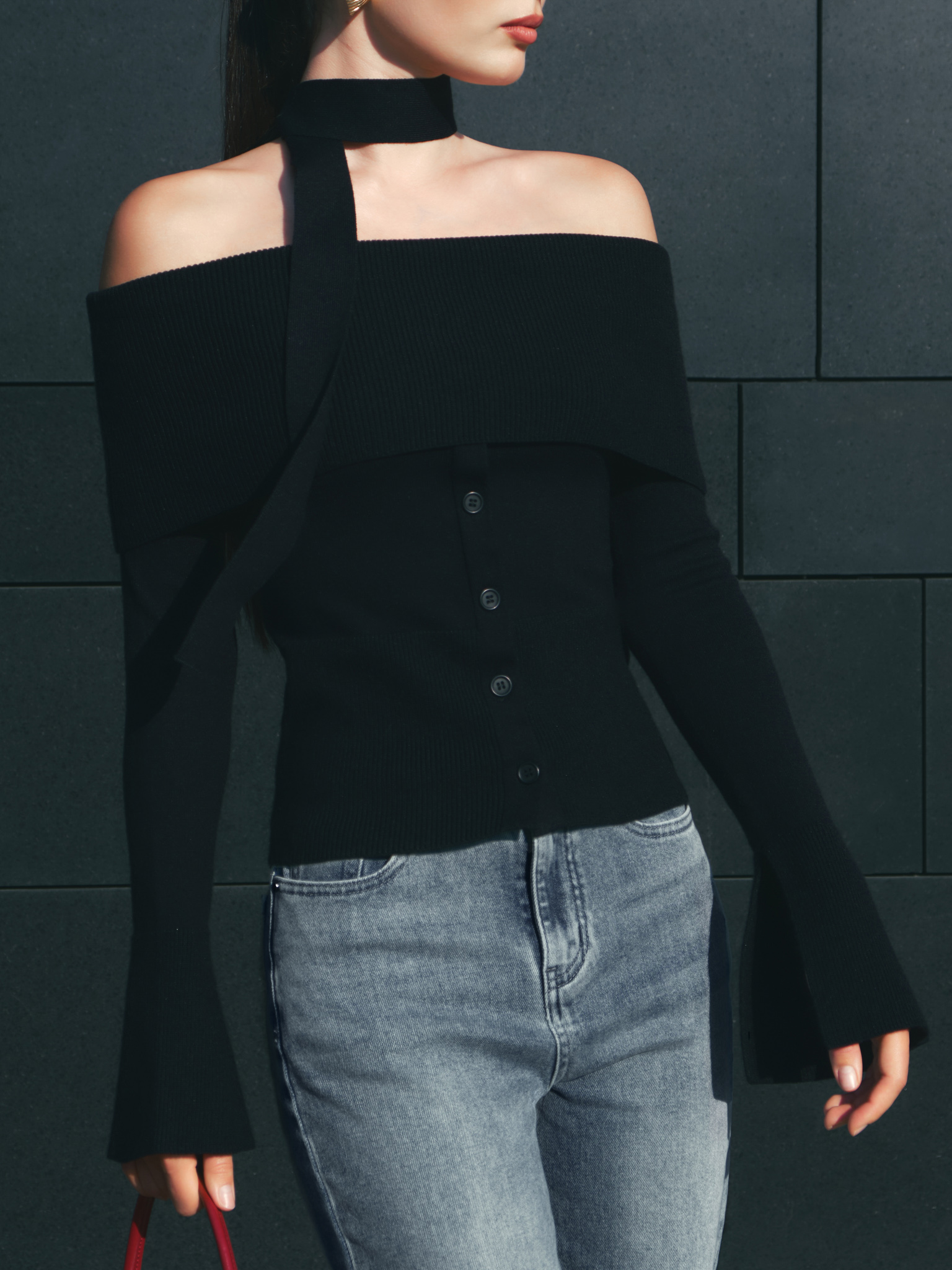 Knitted top with long sleeves and thin scarf