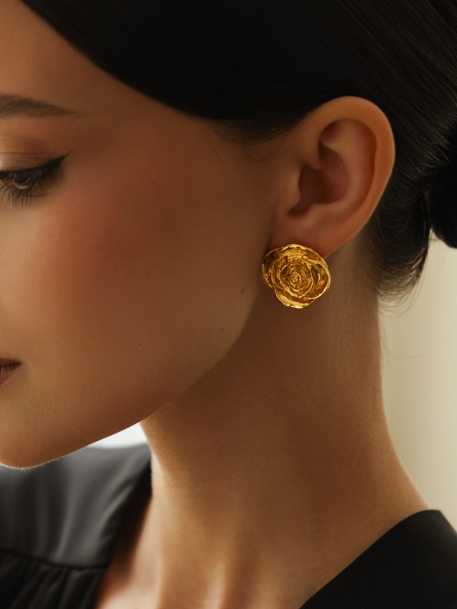 Flower stud earrings