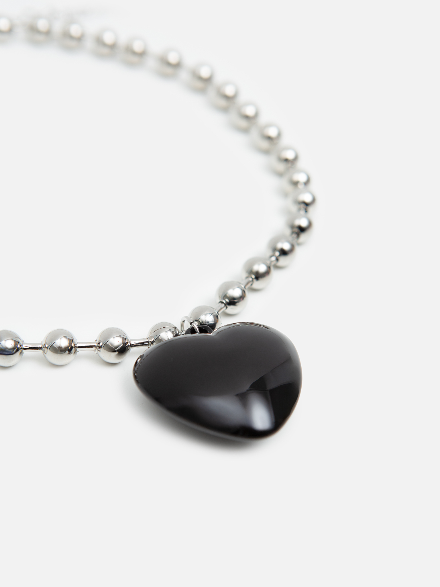 Silberfarbene Halskette mit Herz-Anhänger