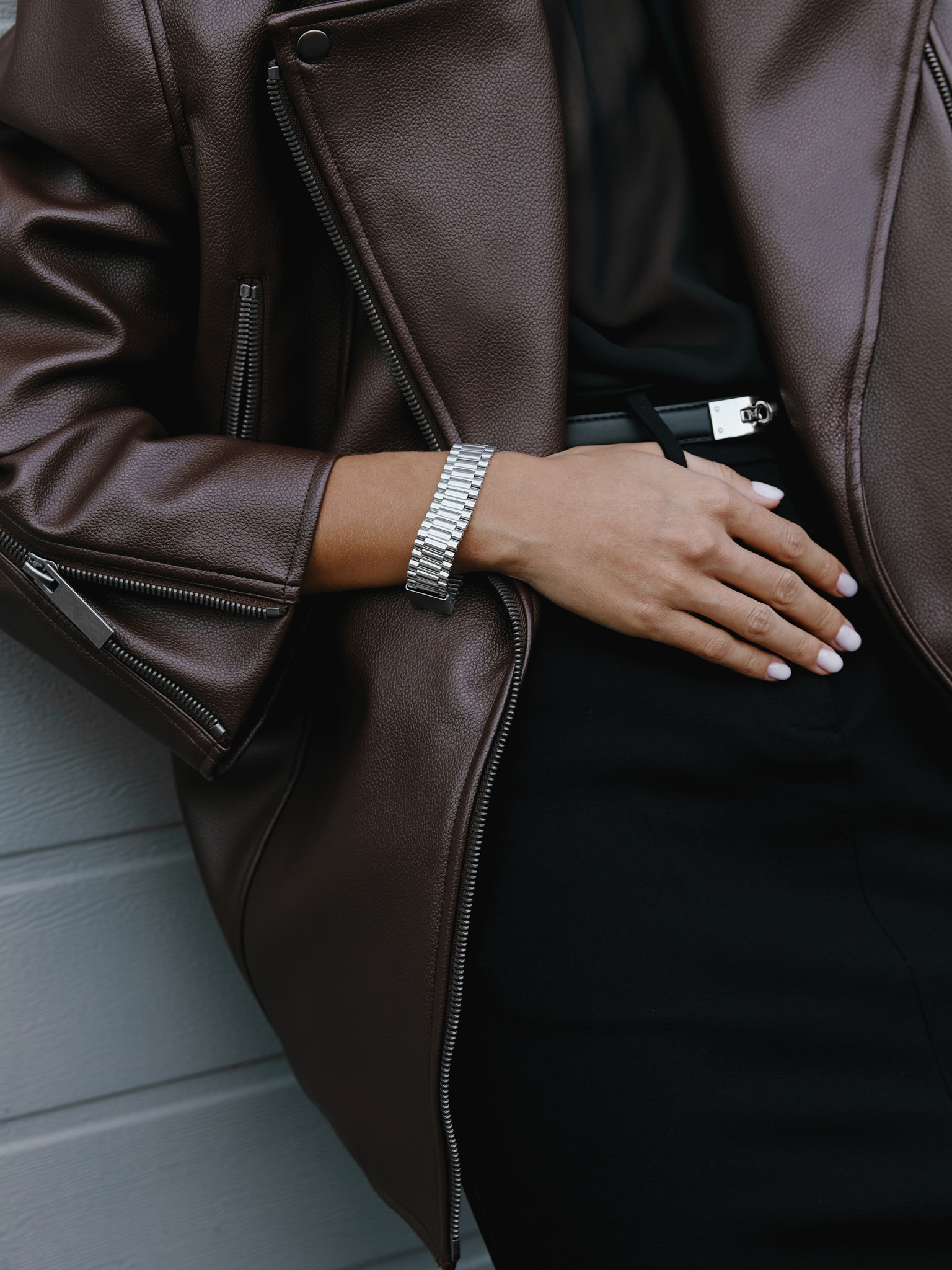 Multi-section metal bracelet