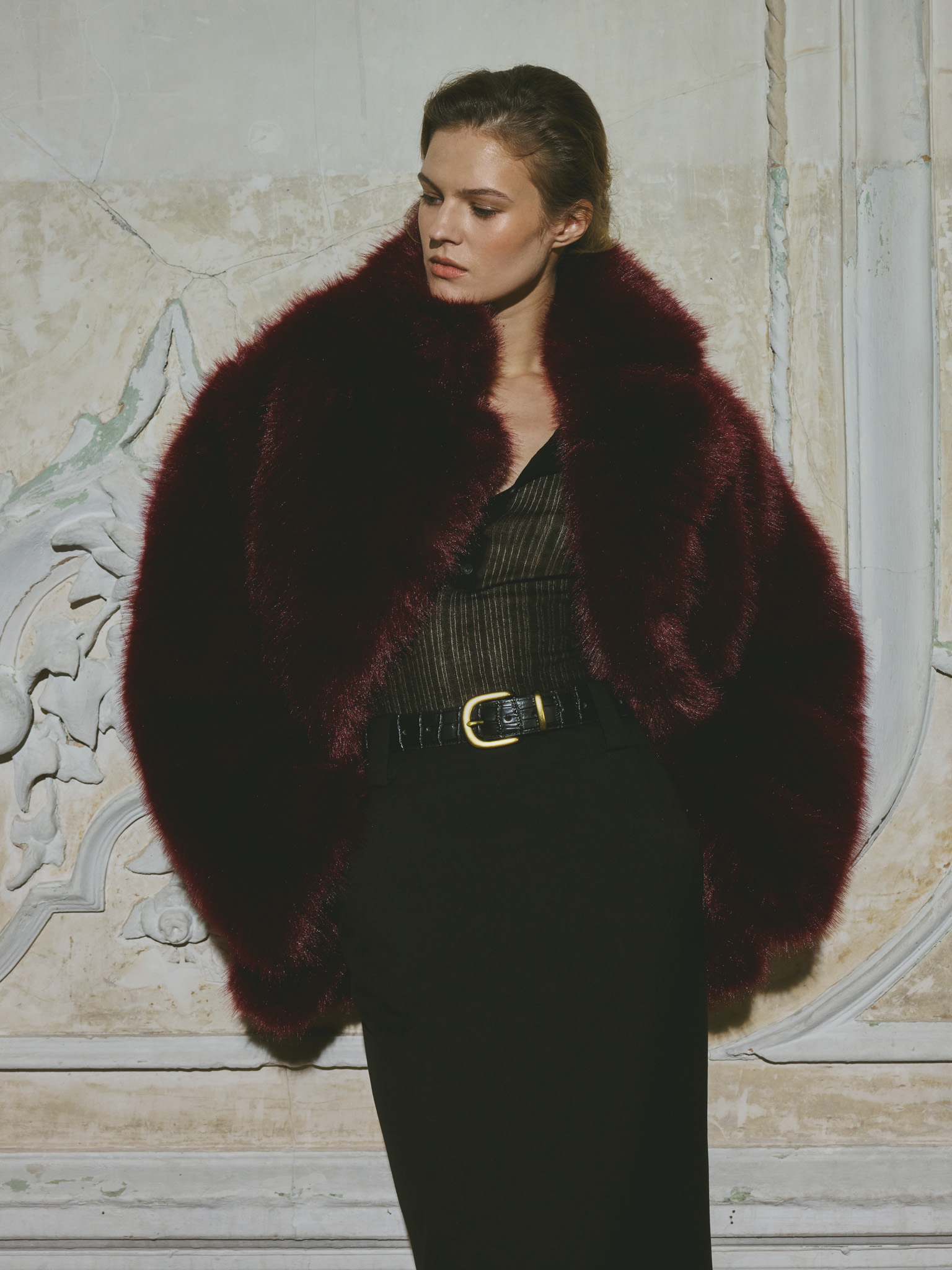 Short eco-coat with voluminous collar