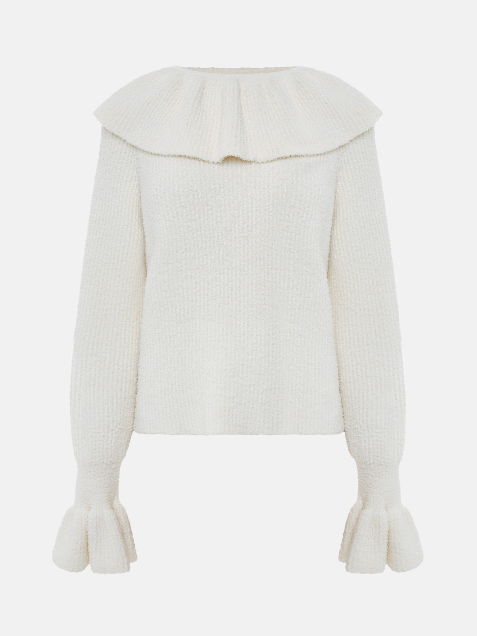 Pull avec volants au col et aux manches