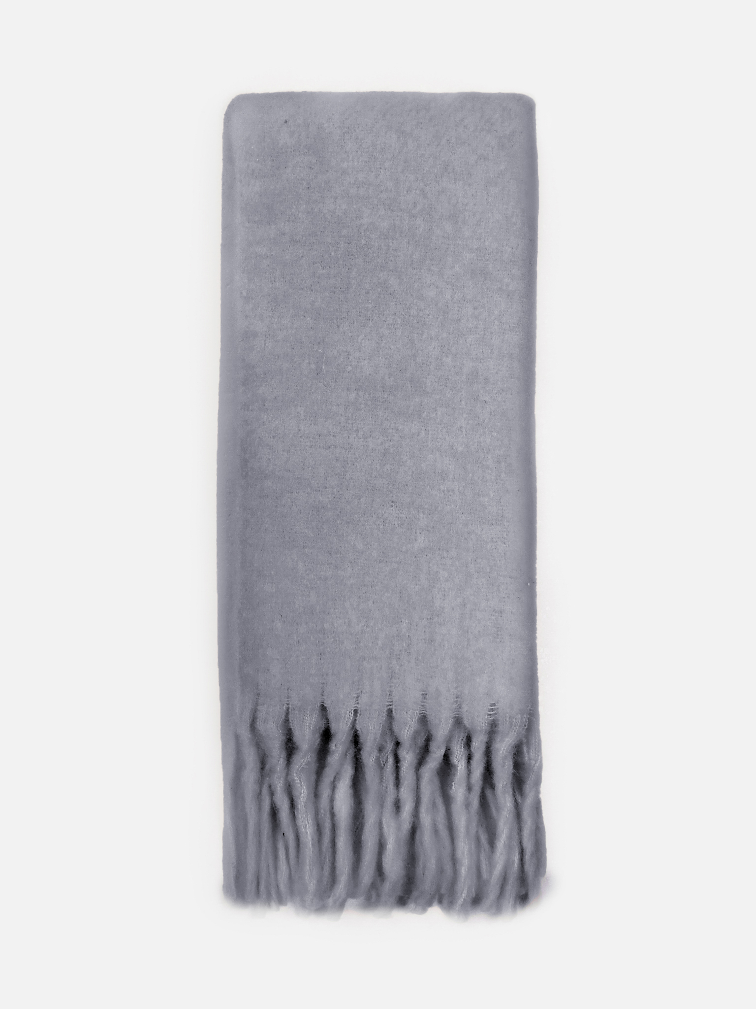 Voluminous scarf with fringe