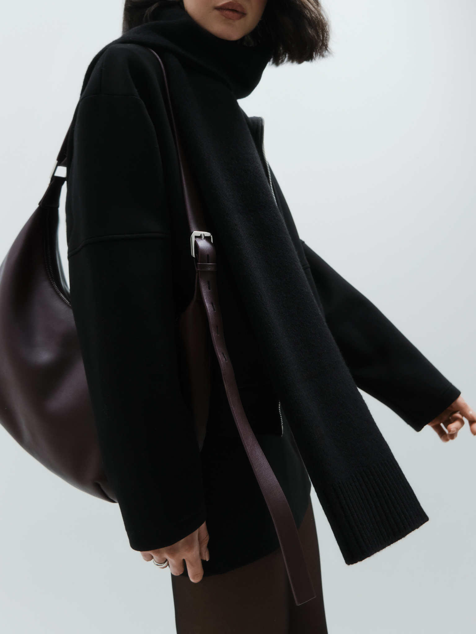 Woollen scarf with ribbed edges