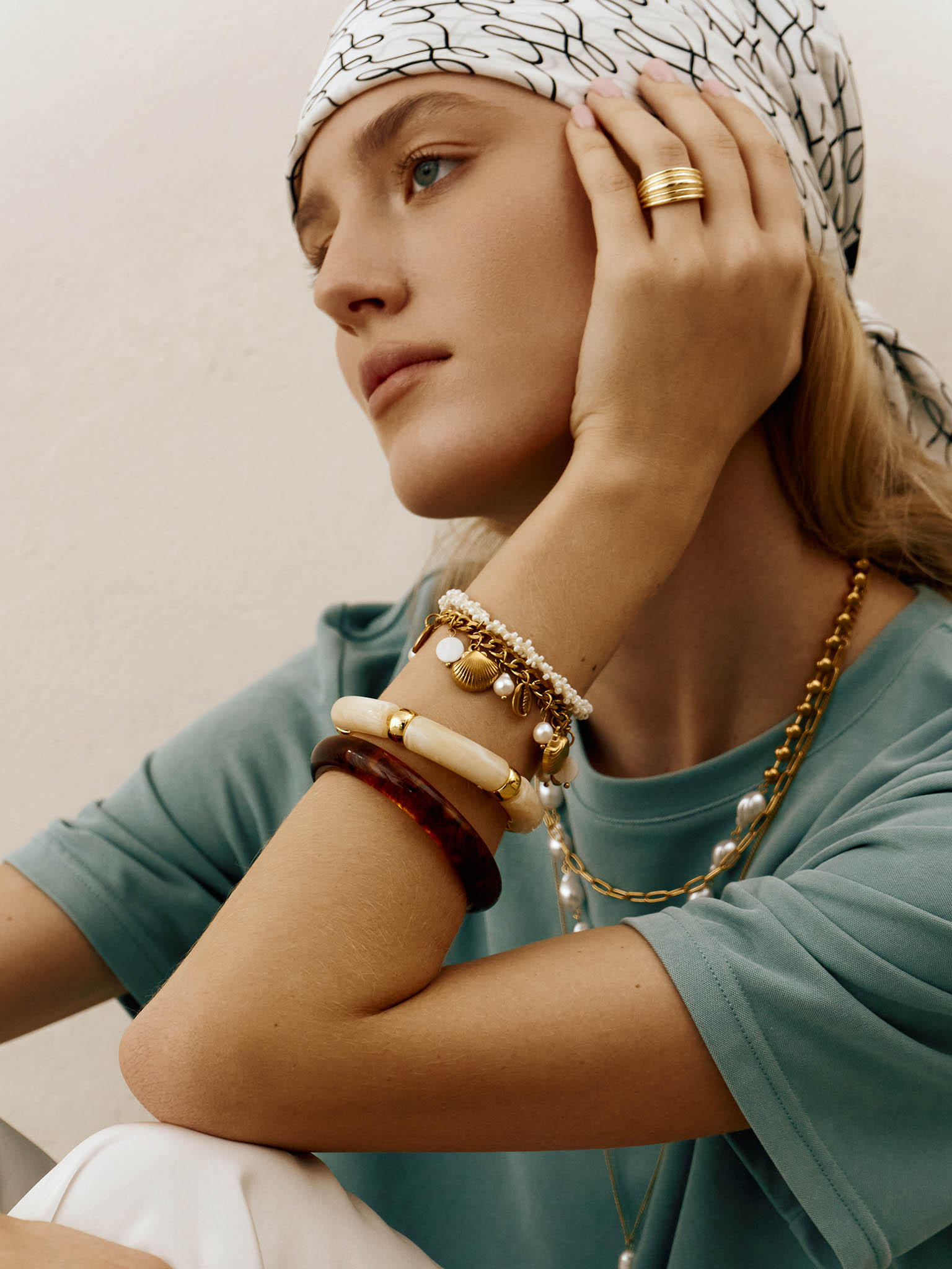 Double bracelet with beads and pearls