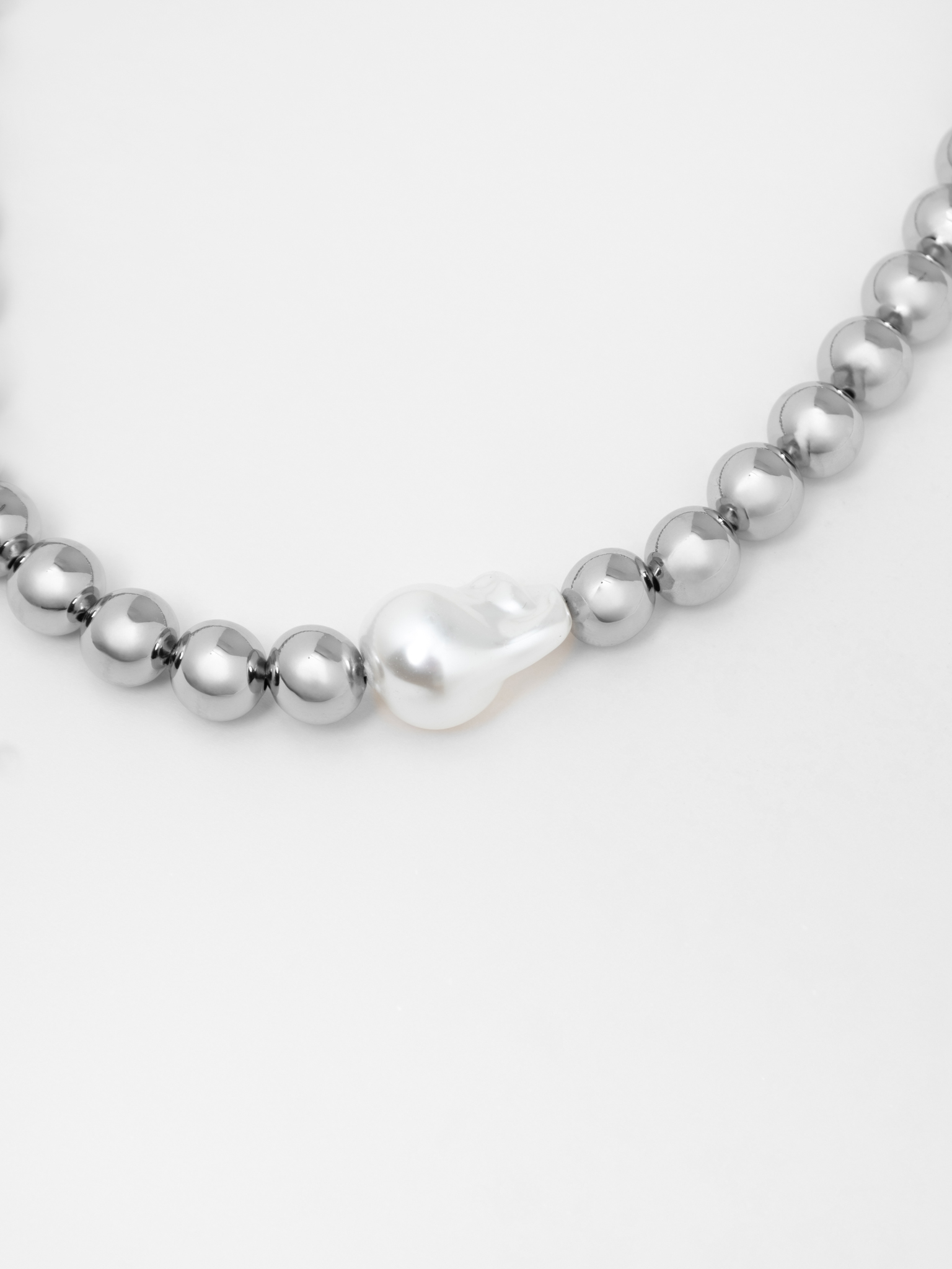 Silver beads necklace with pearl pendant