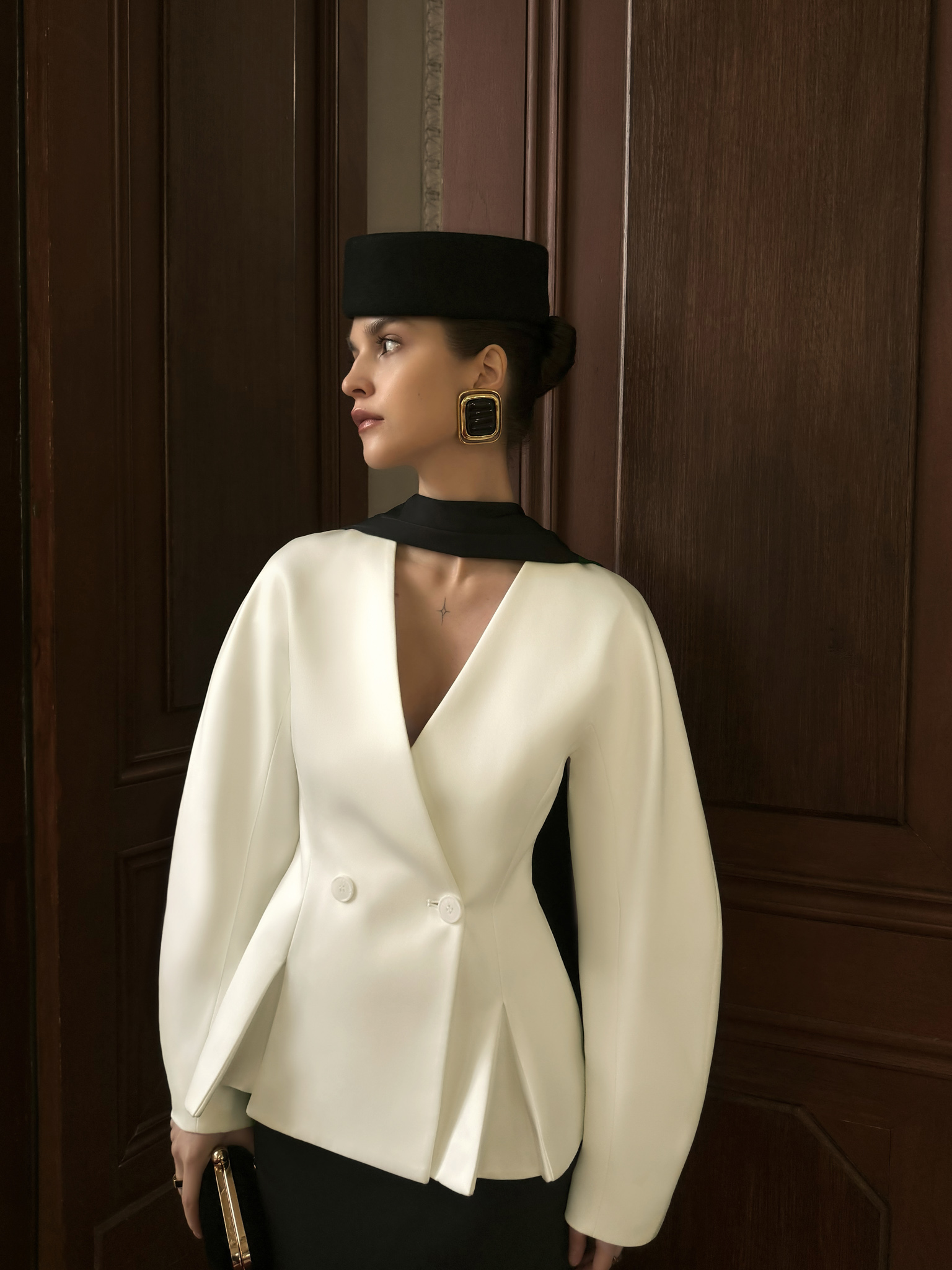 Jacket with voluminous sleeves and waist pleats