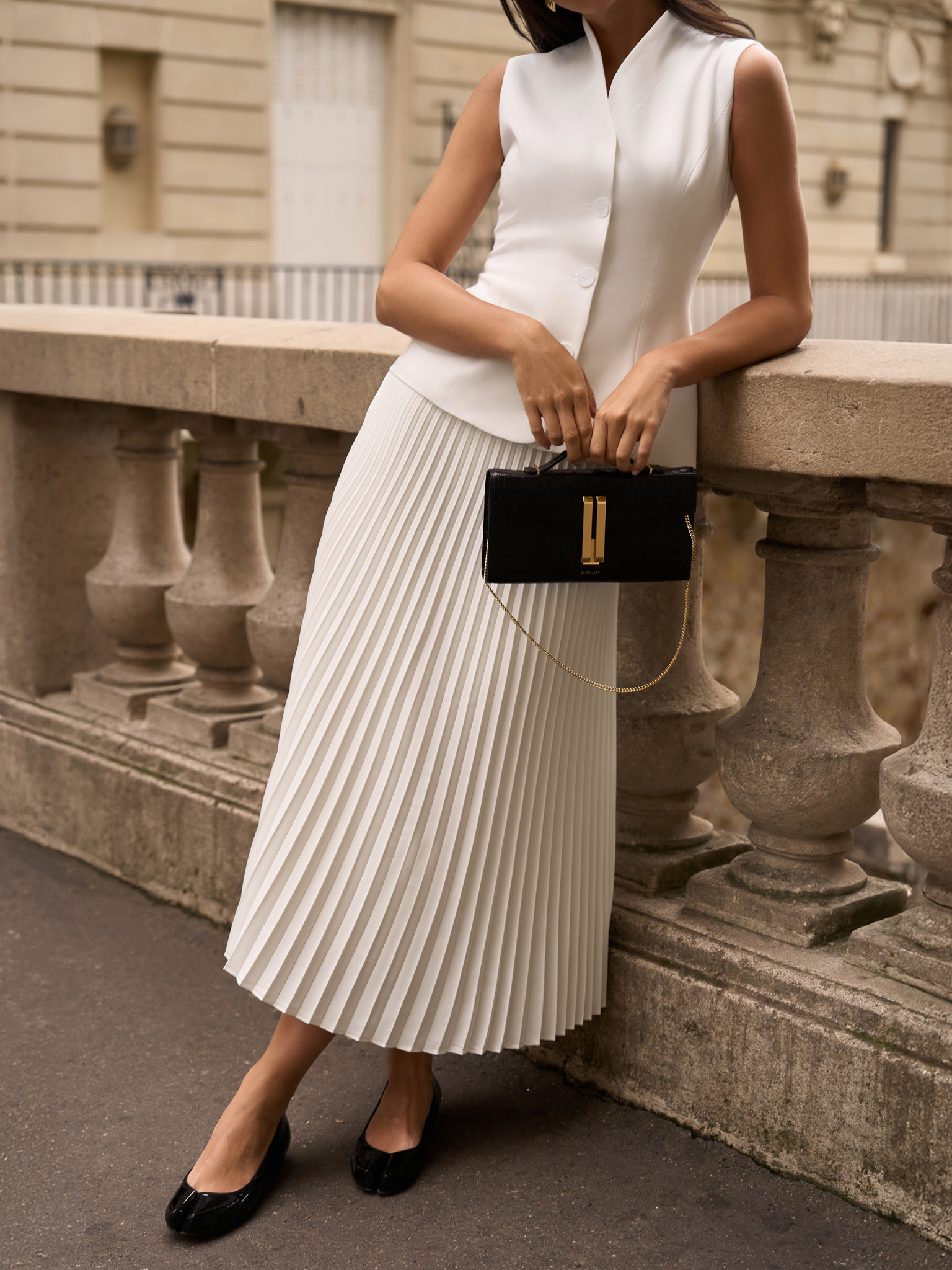 Pleated midi skirt in light fabric