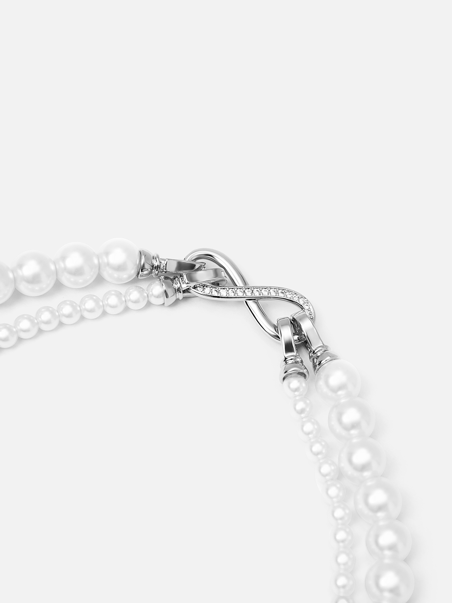 Necklace with two pearl strands