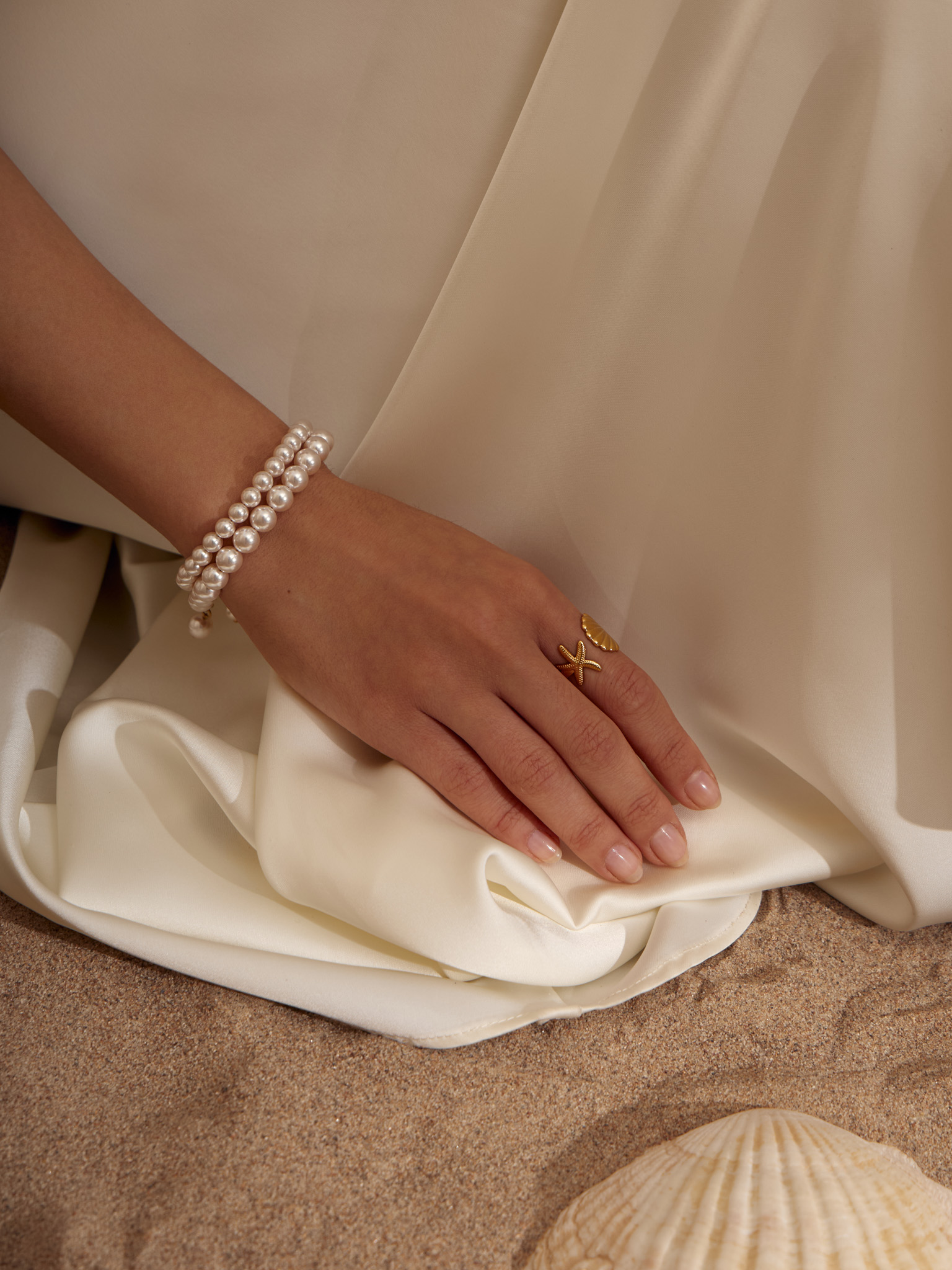 Set of two pearl bracelets