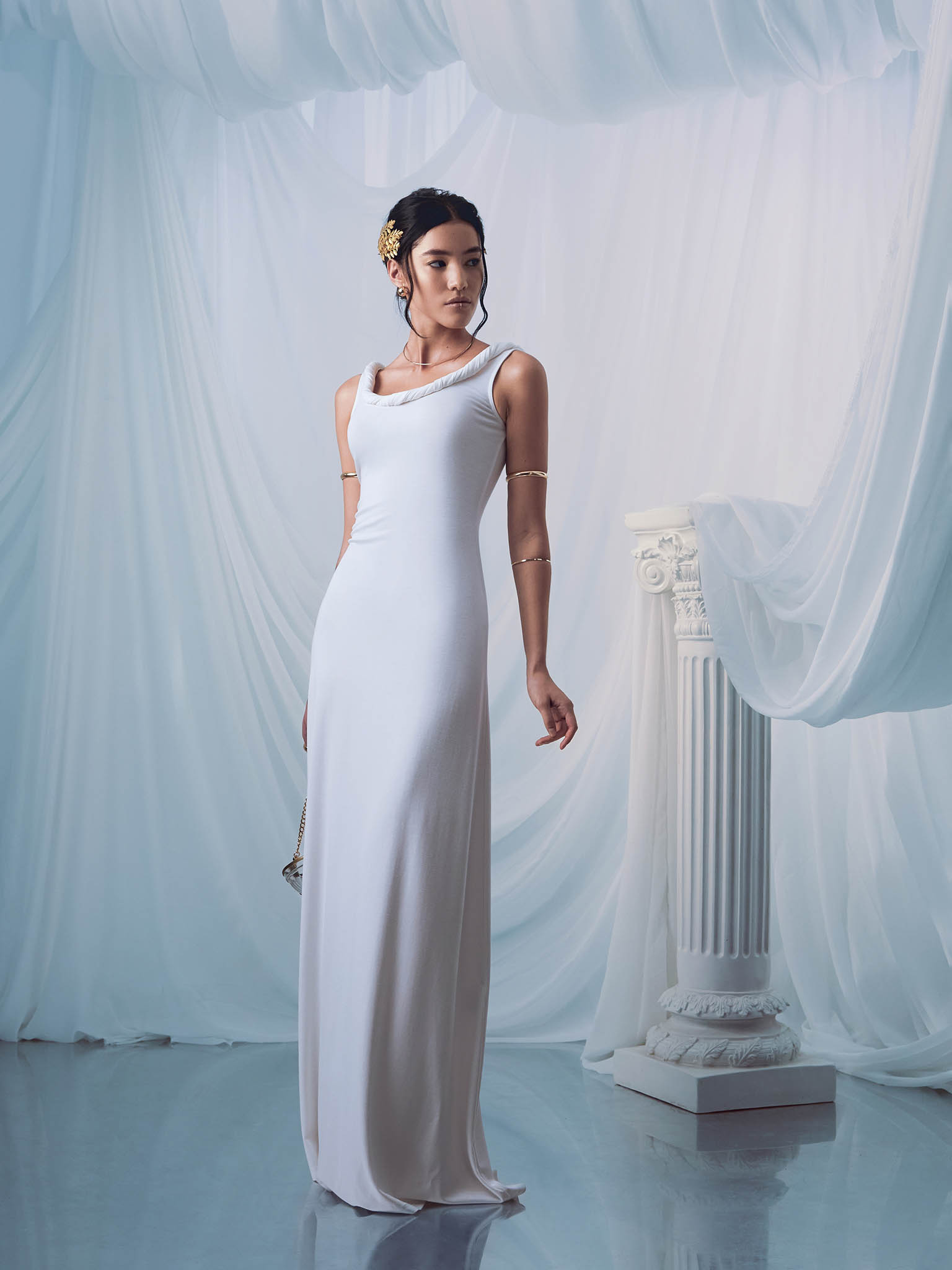 Платье макси с перекрученными бретелями