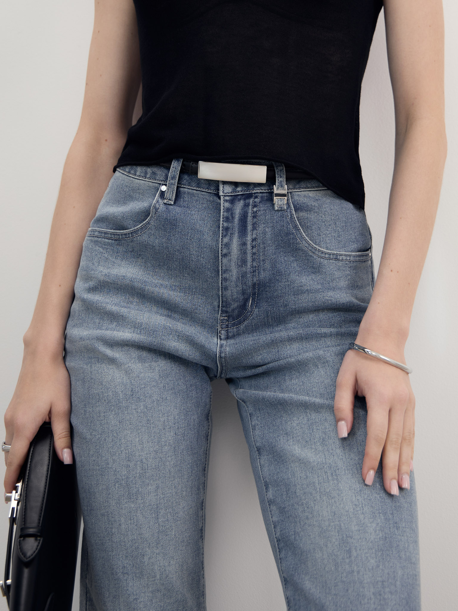 Тонкий ремень с прямоугольной пряжкой