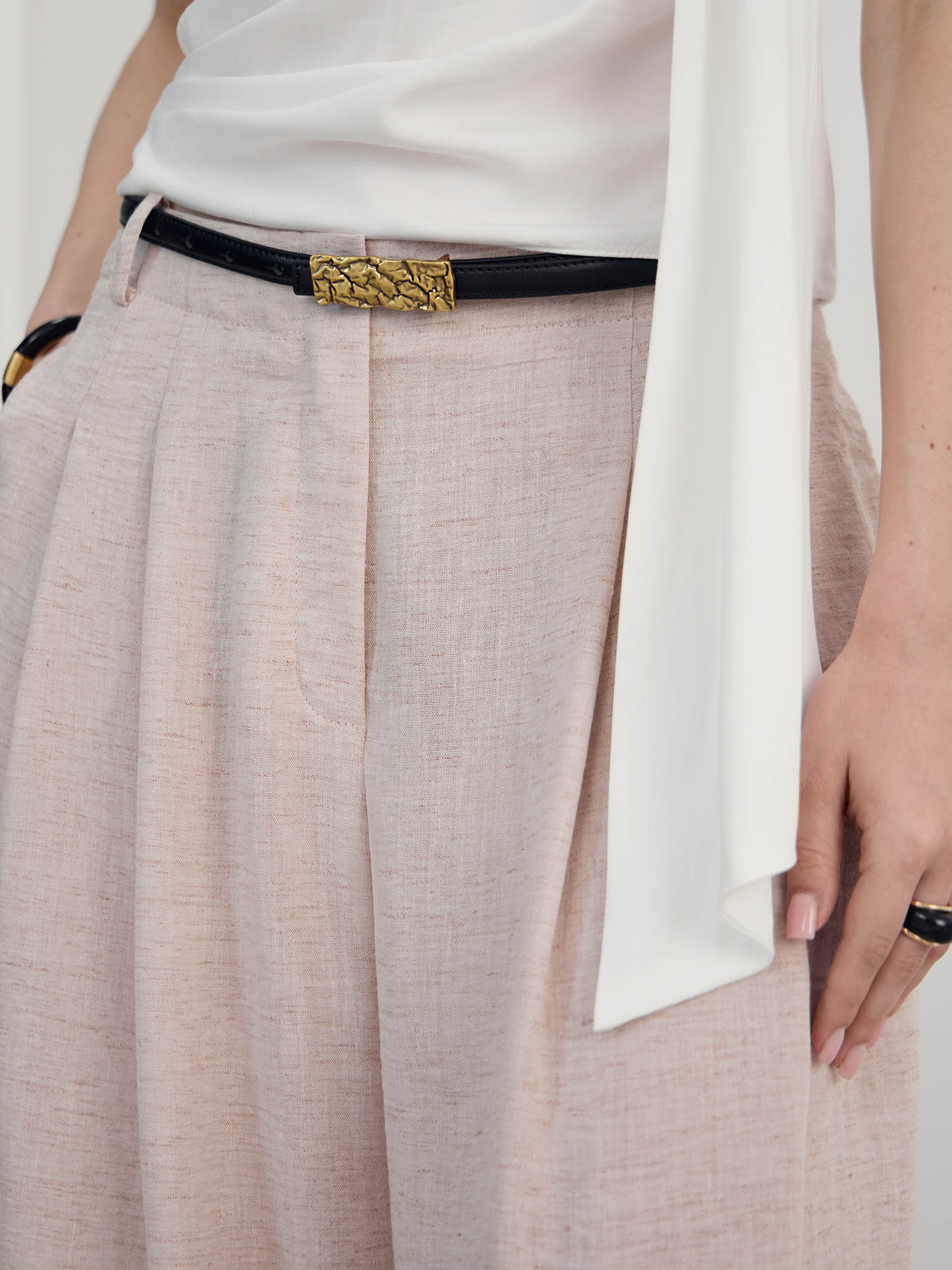 Belt with textured buckle