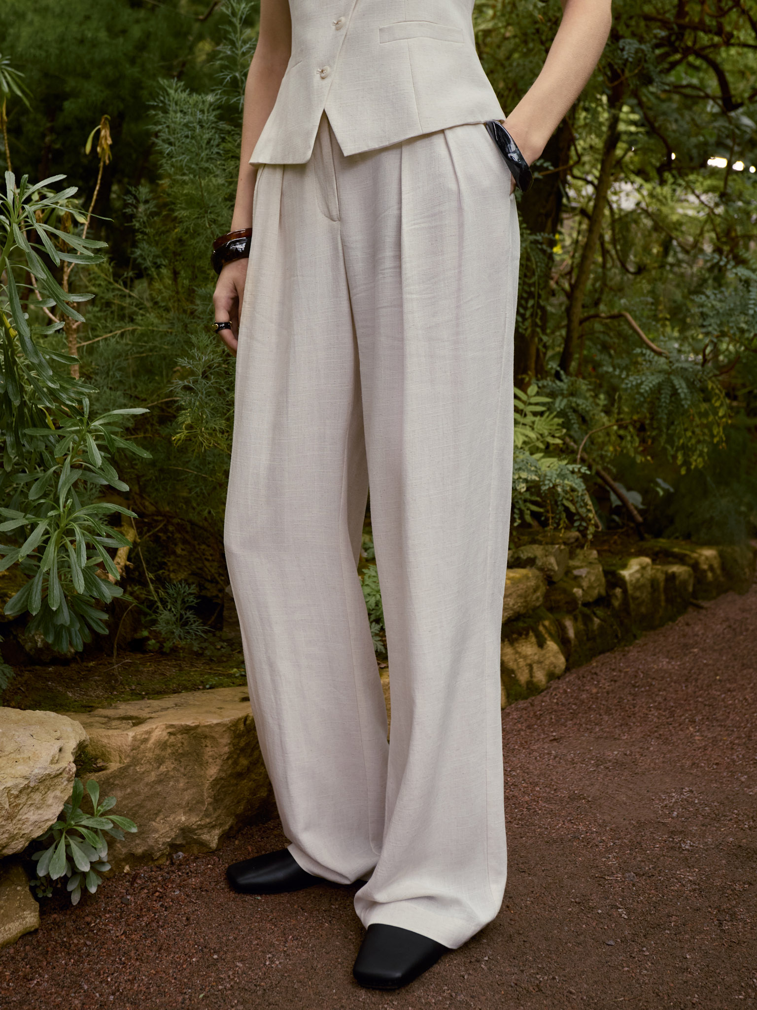 Loose linen trousers