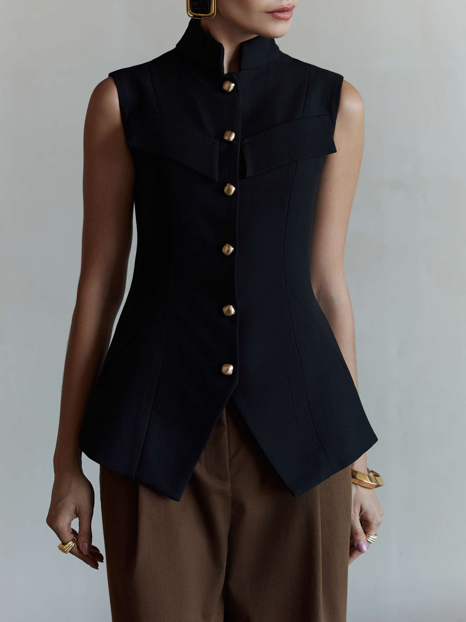 Flared waistcoat with chest pockets and square buttons