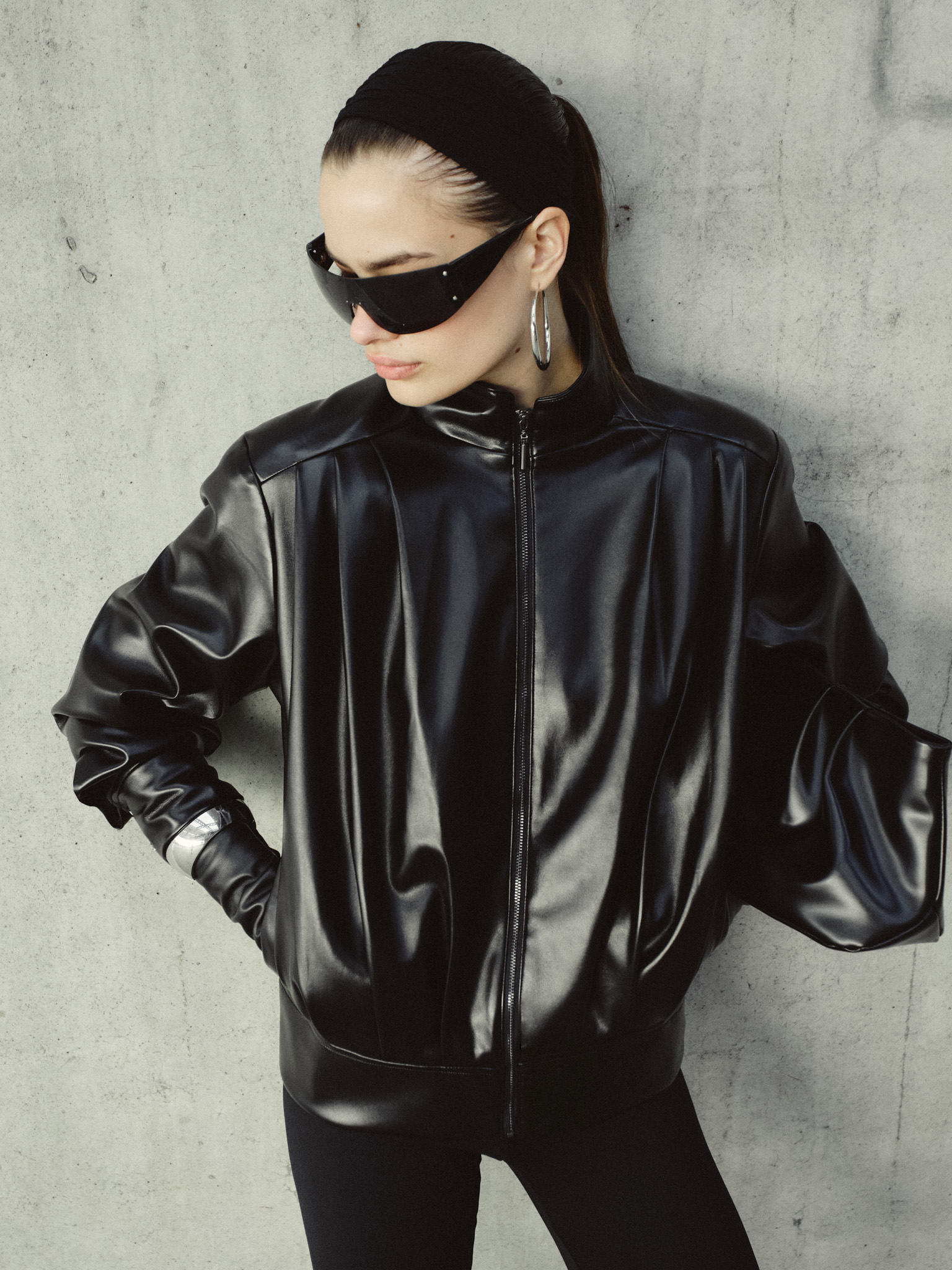 Куртка из экокожи со складками