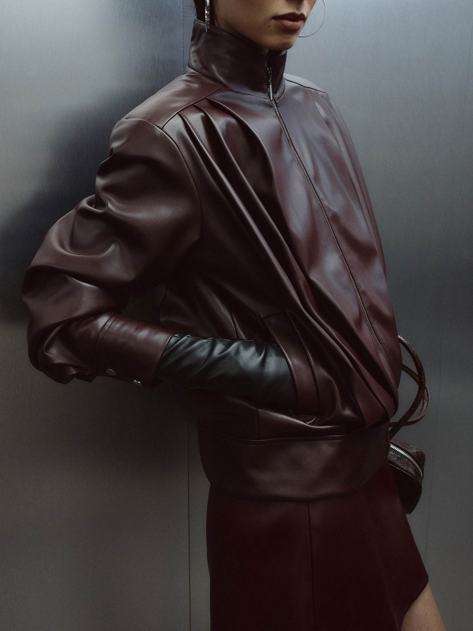 Куртка из экокожи со складками