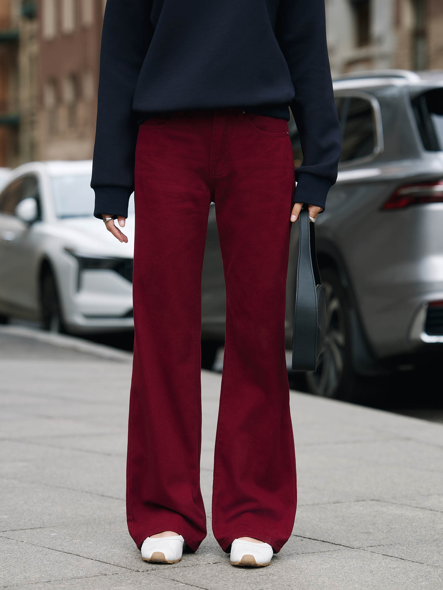 Джинсы прямого кроя из яркого денима