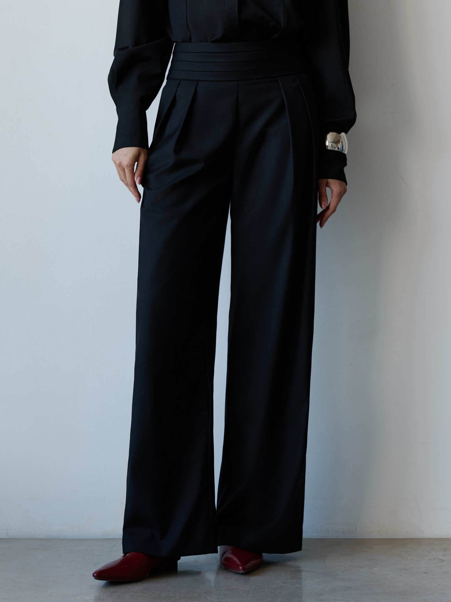 Loose trousers with wide draped belt