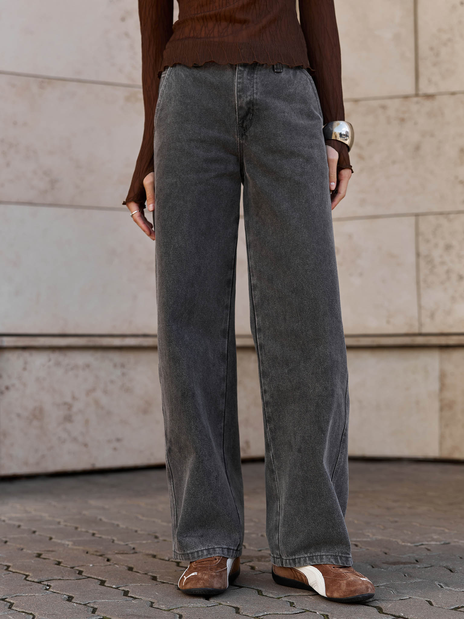 جينز فضفاض متوسط الارتفاع