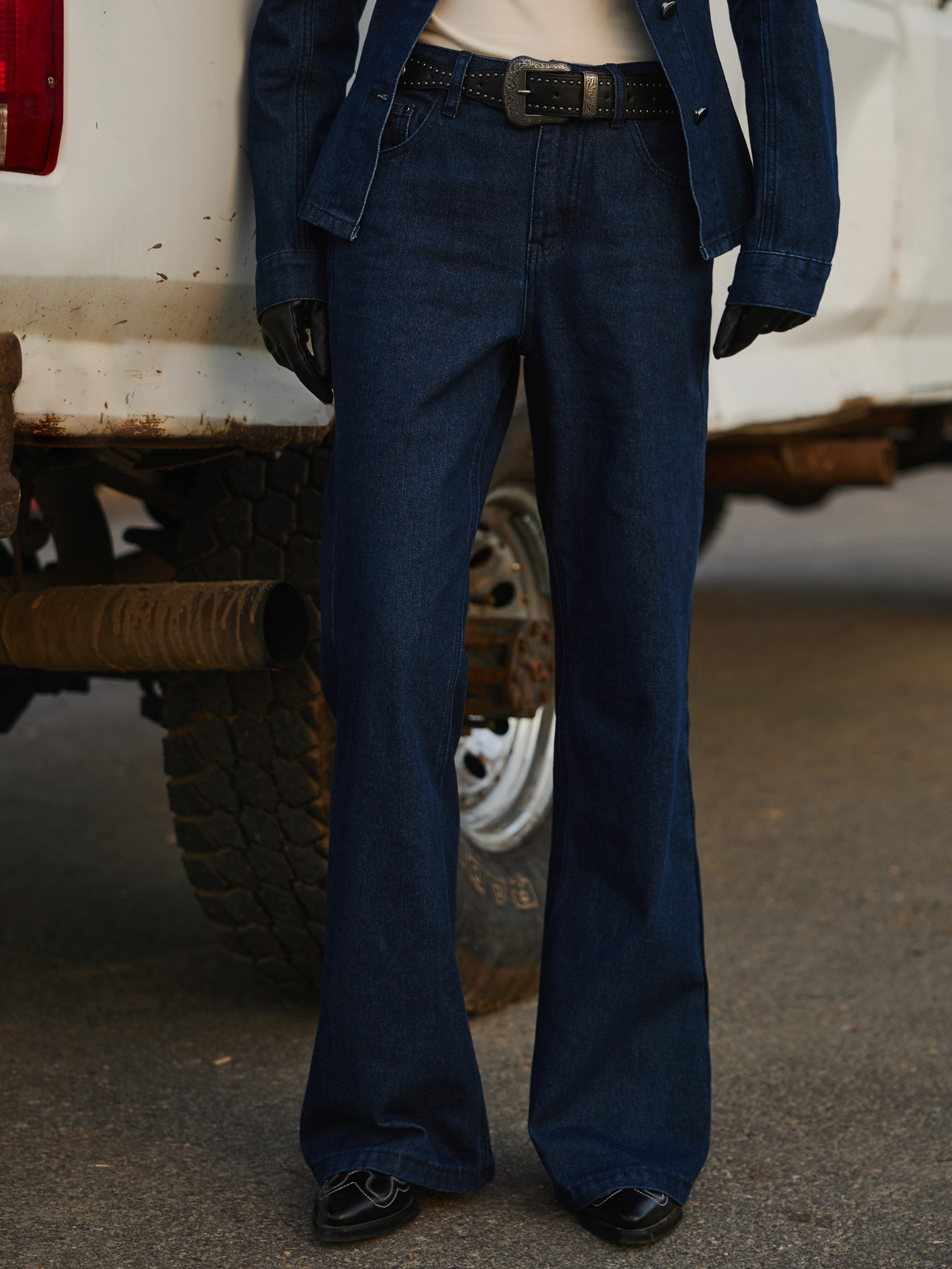 بنطال جينز واسع متوسط الارتفاع