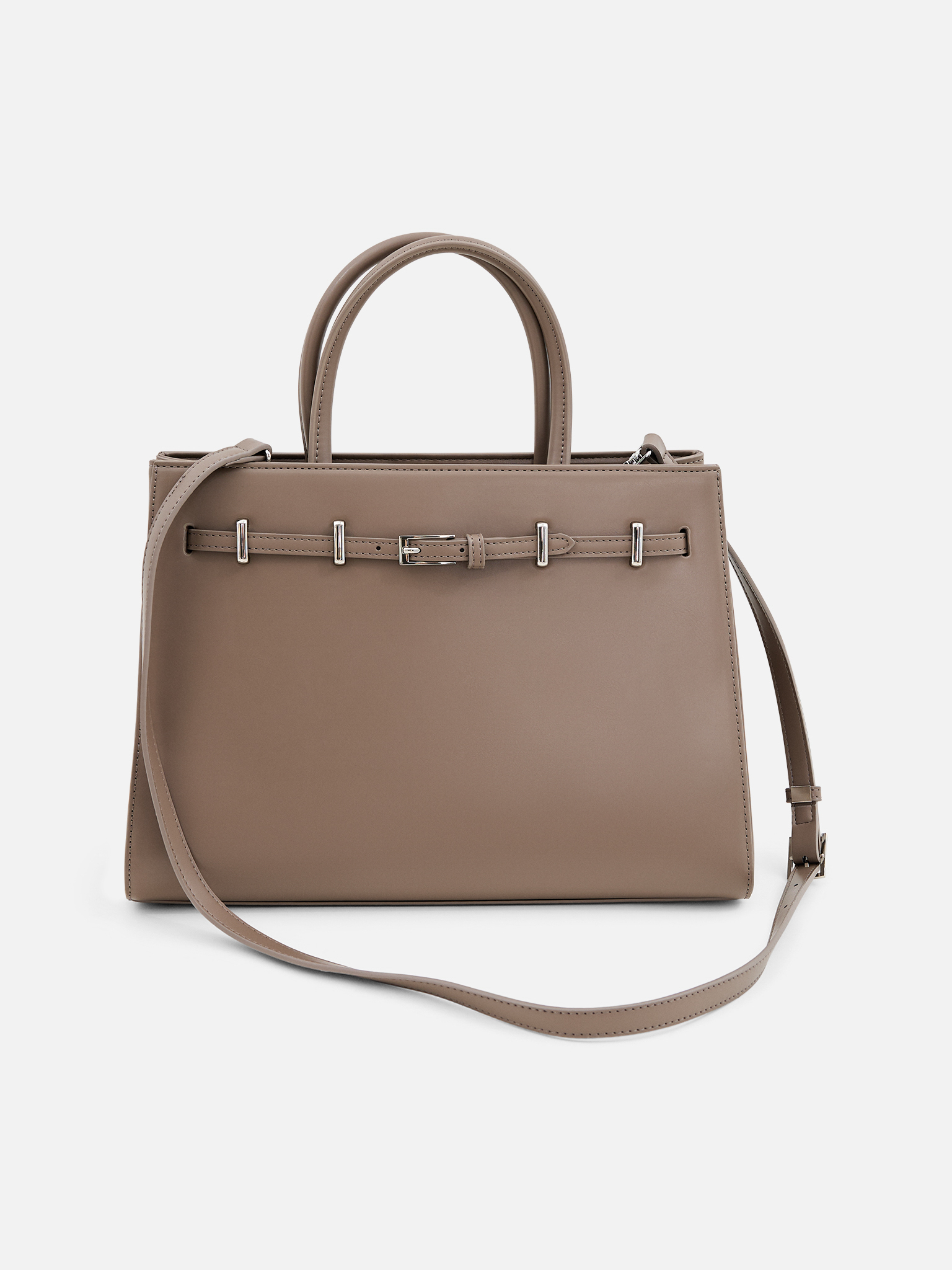 Сумка прямоугольной формы с декоративным ремнем