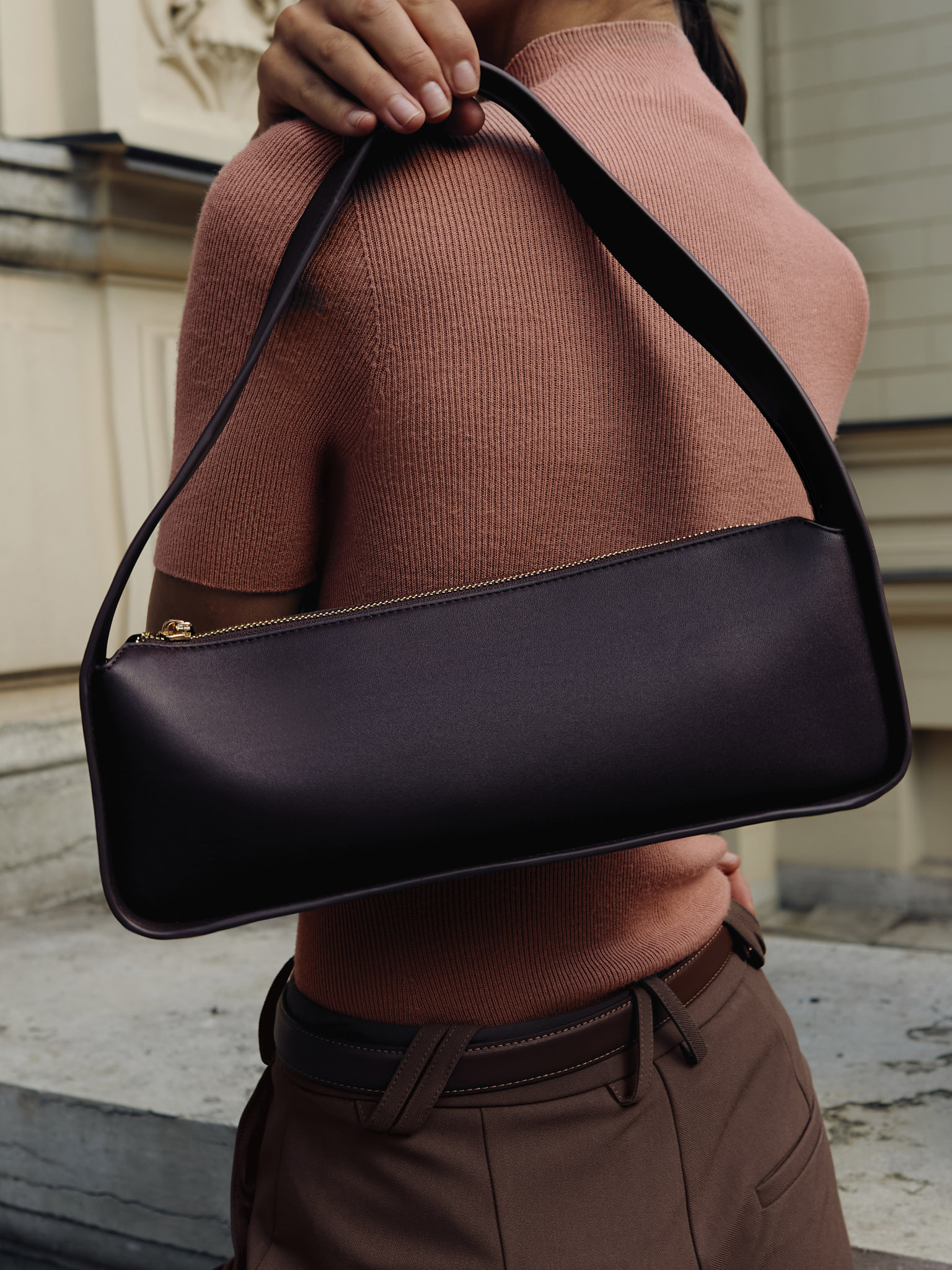 Сумка-багет с широким ремнем