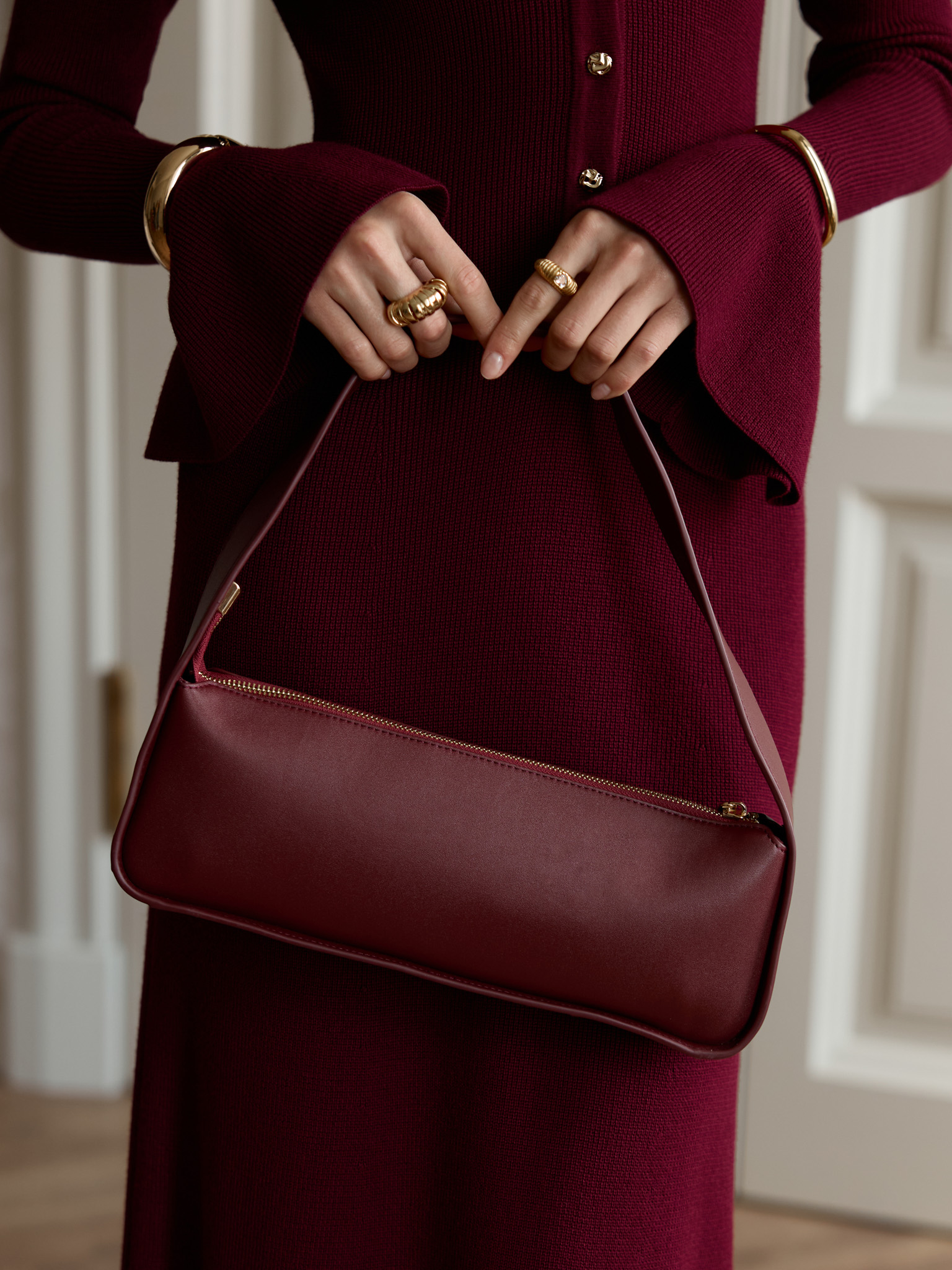 Сумка-багет с широким ремнем