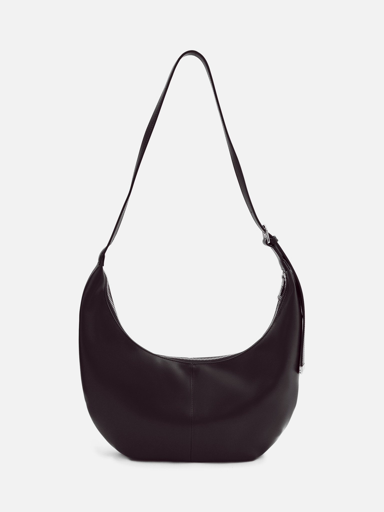 Полукруглая сумка на длинном плечевом ремне