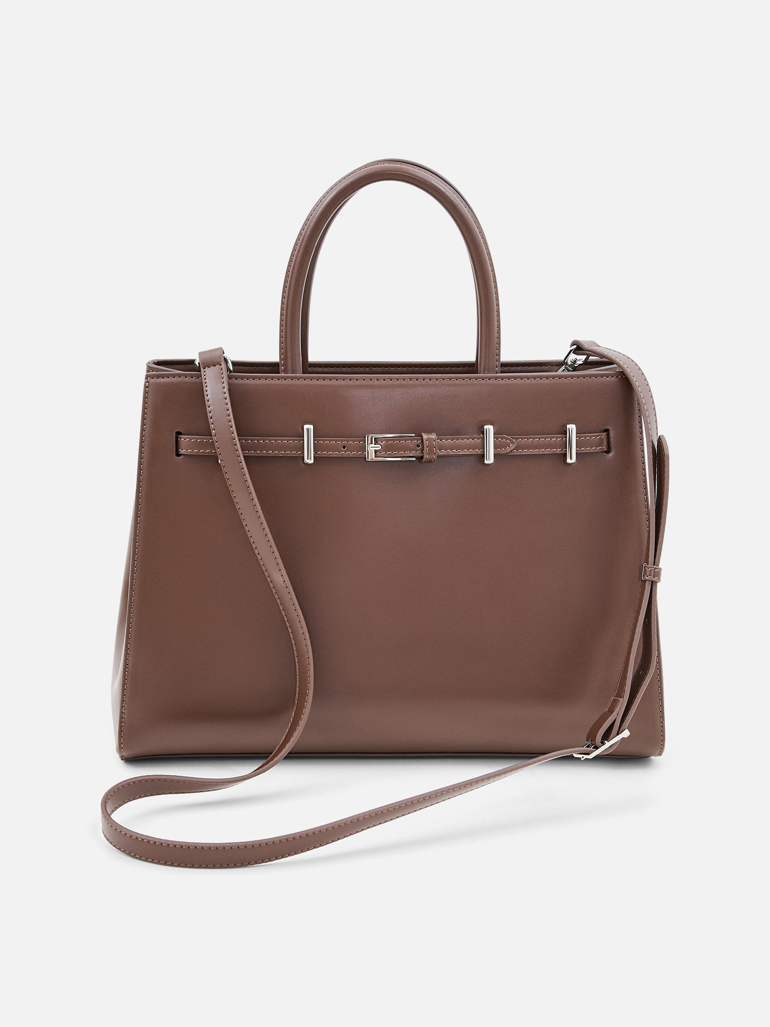 Сумка прямоугольной формы с декоративным ремнем