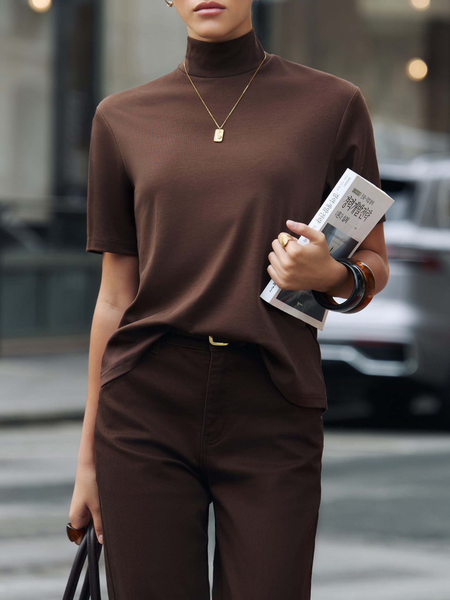 Футболка из 100% хлопка с высоким воротником