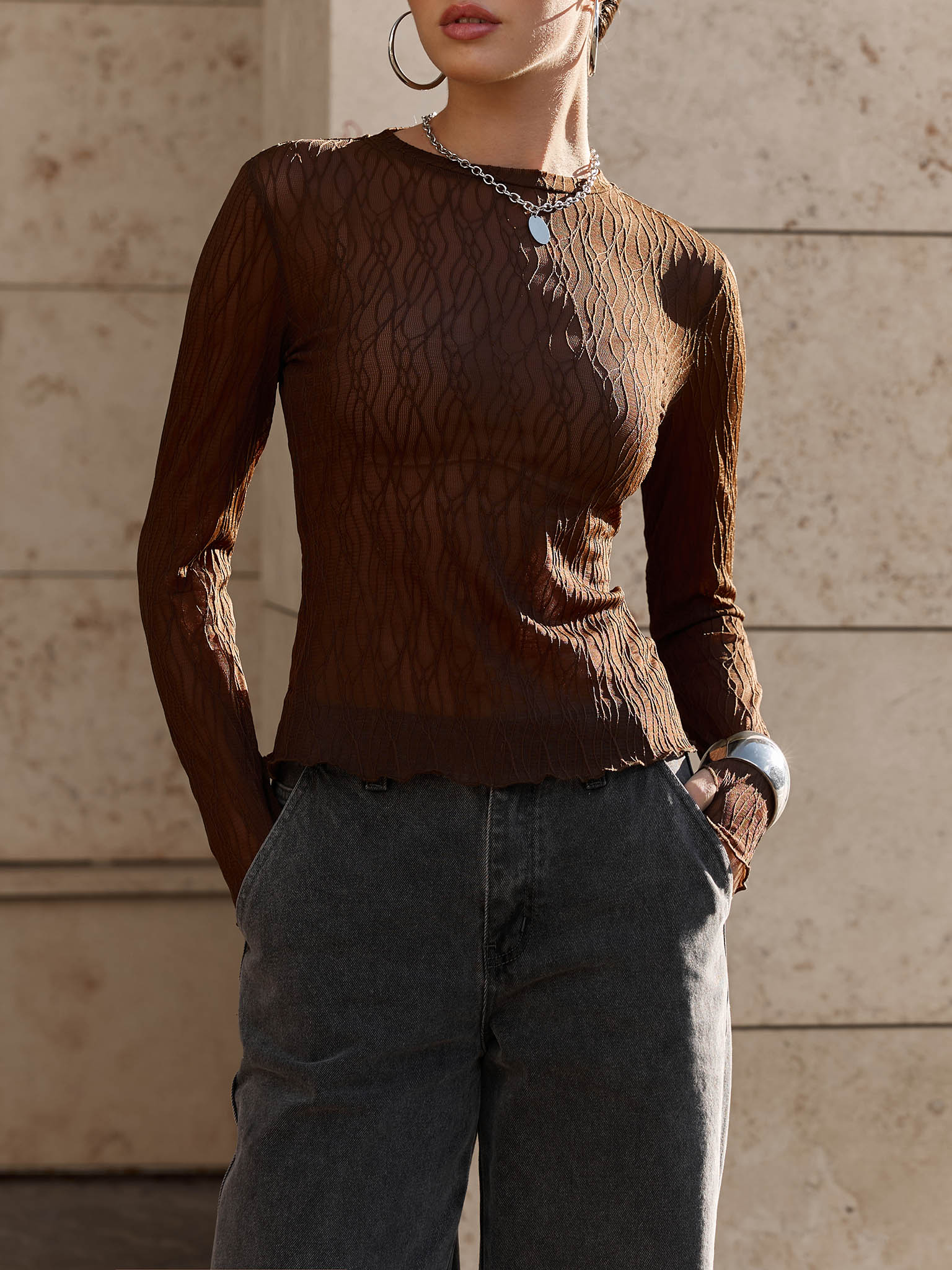 Лонгслив из сетки с ажурным узором