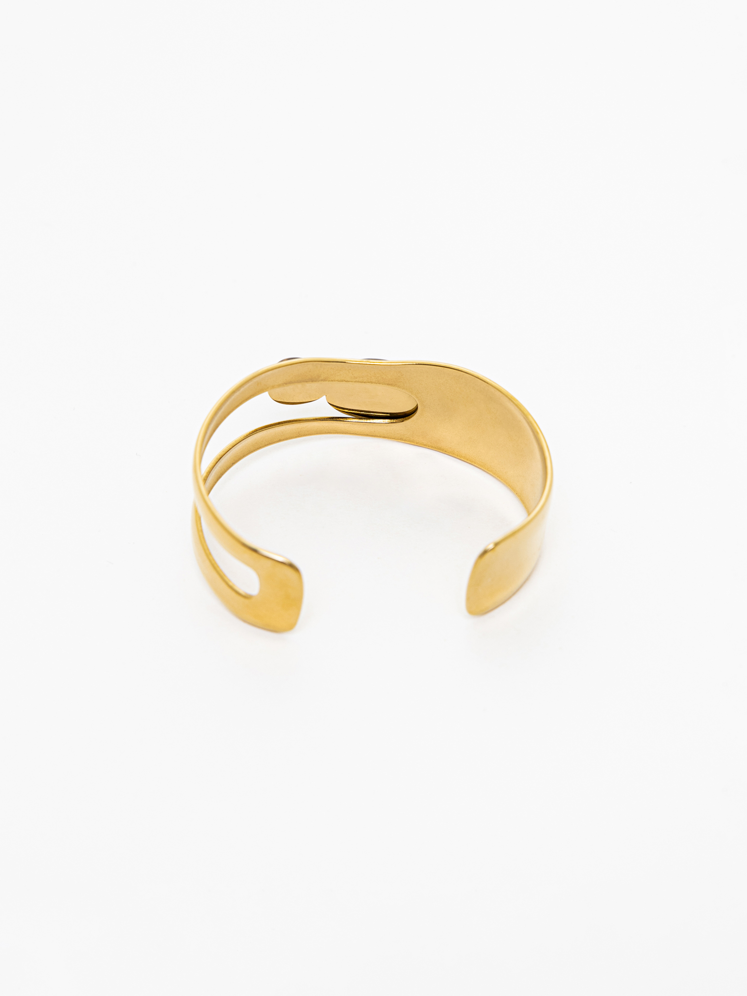 Металлический браслет с объемными камнями