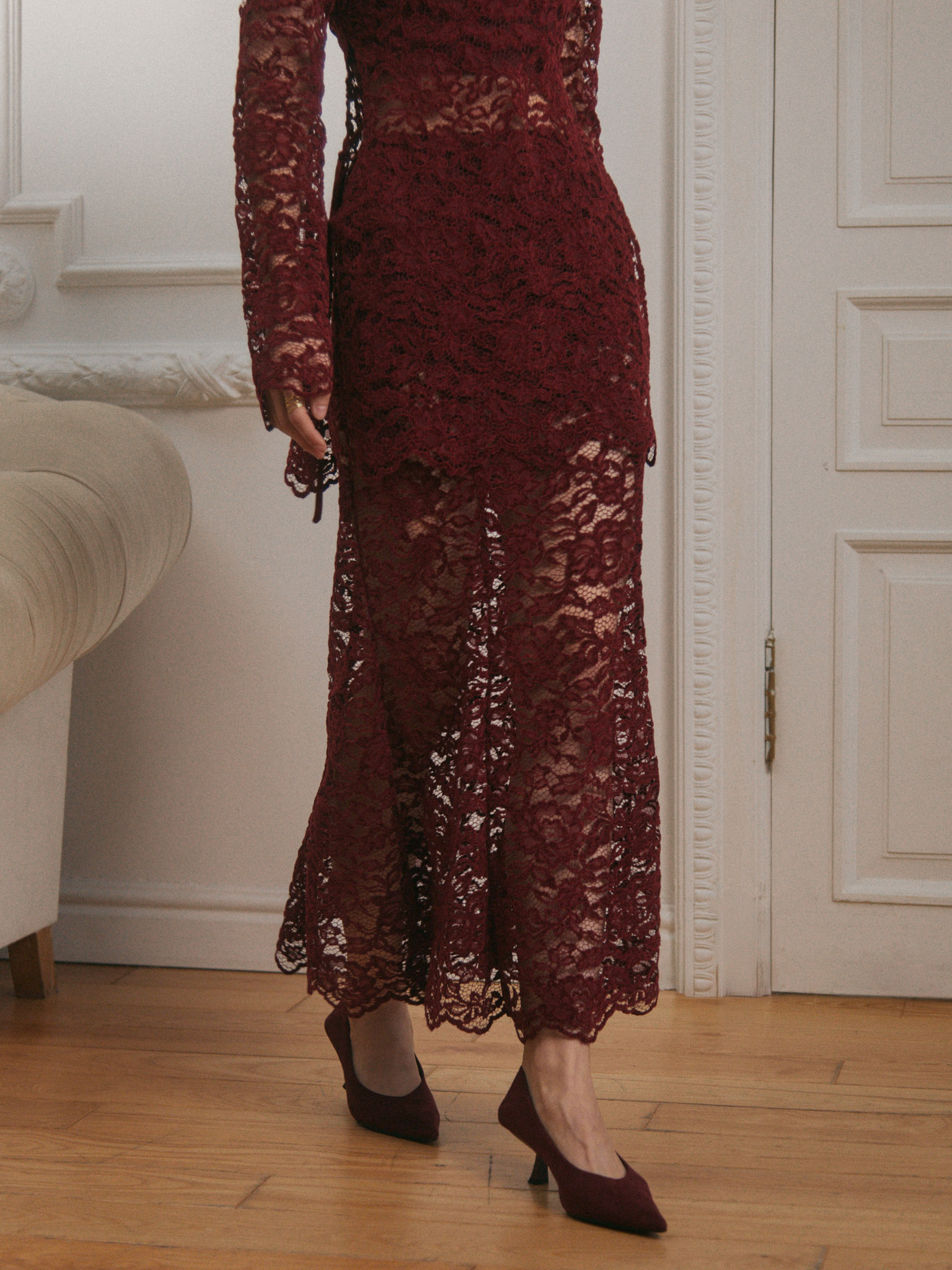 Midirock aus Guipure mit monochromen Shorts